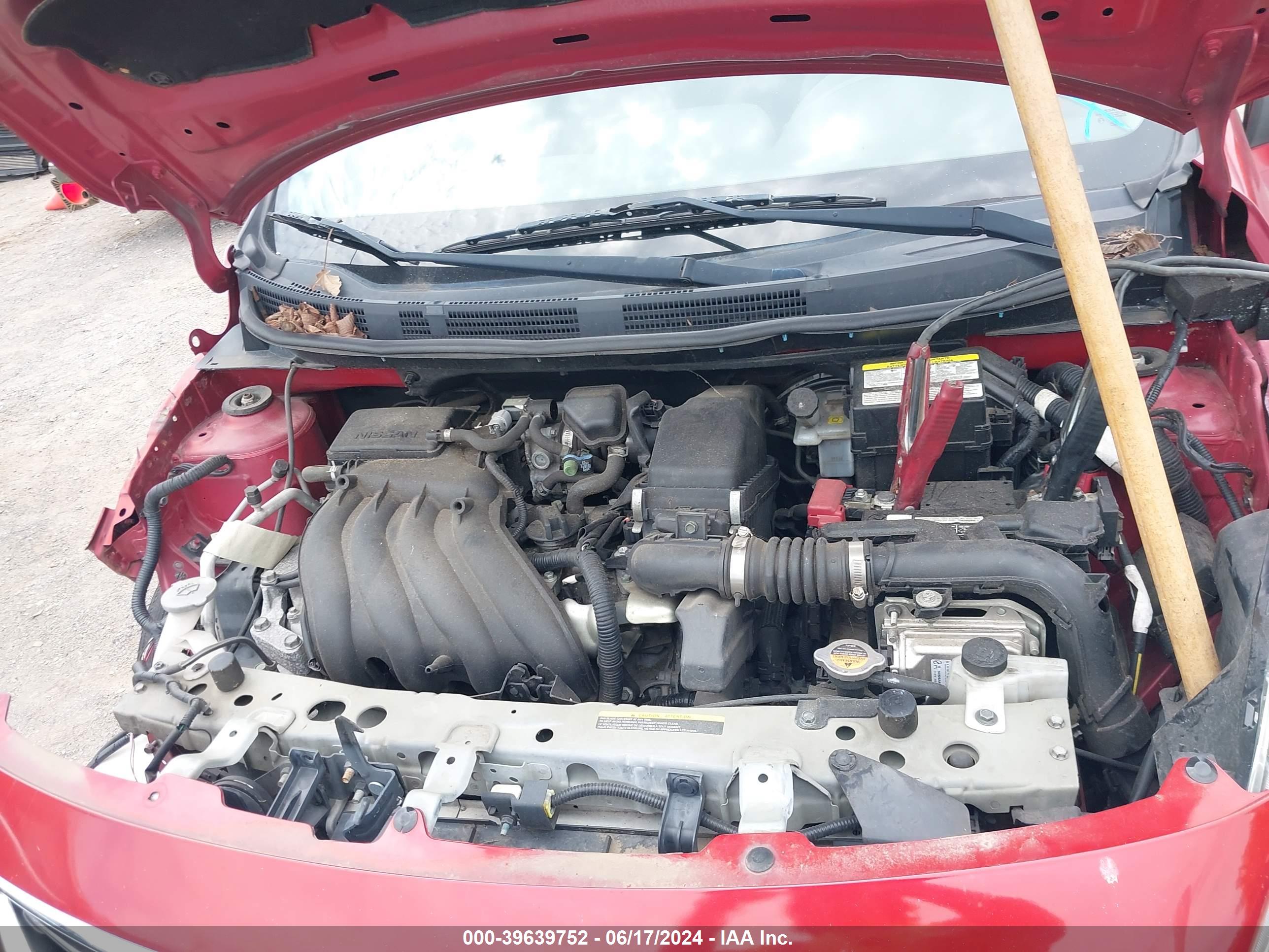 NISSAN VERSA image 10