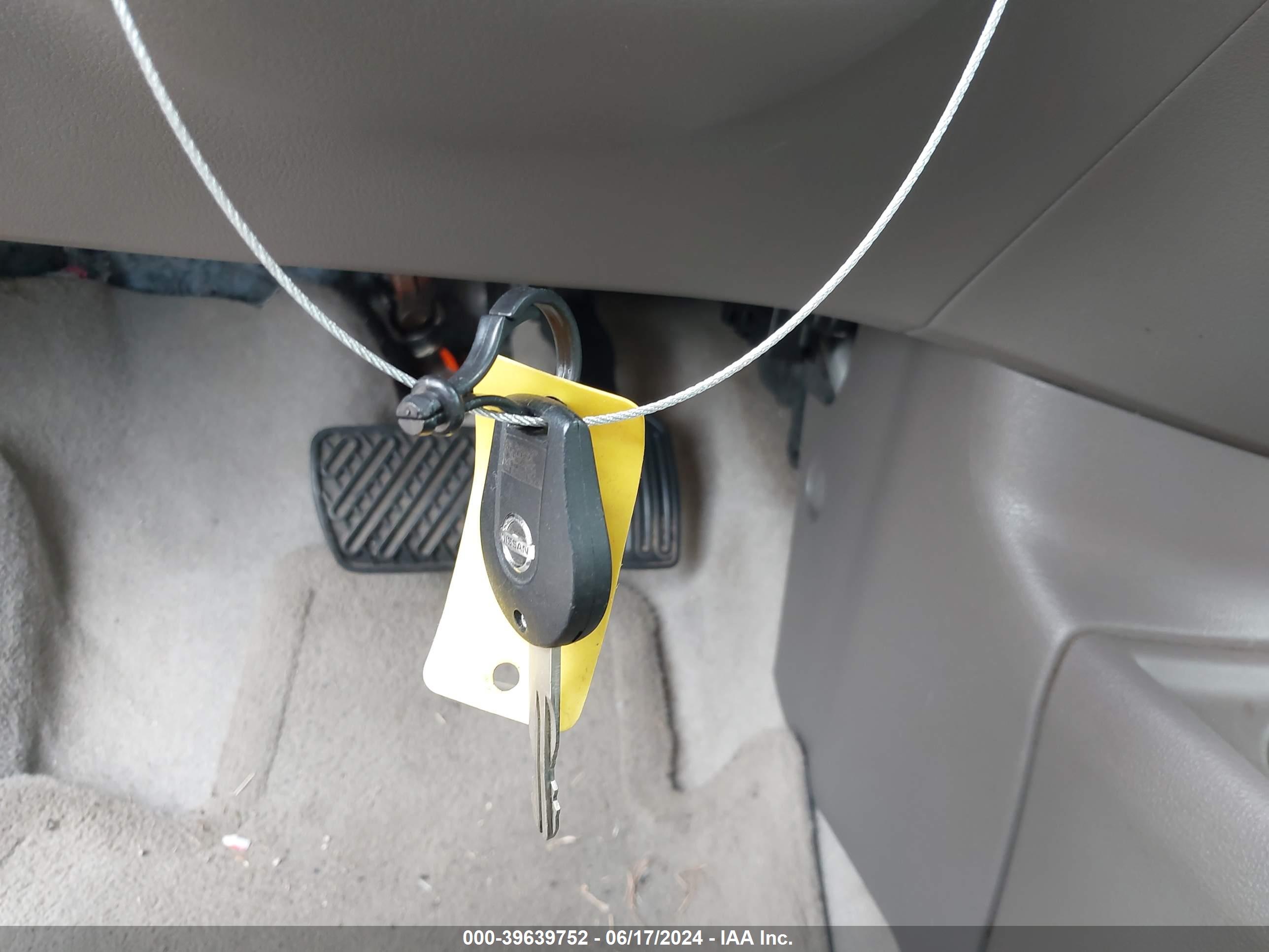 NISSAN VERSA image 11