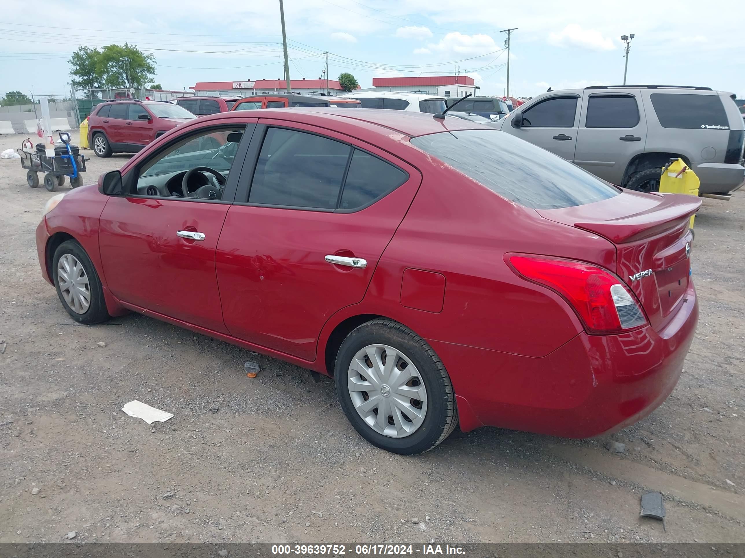 NISSAN VERSA image 3