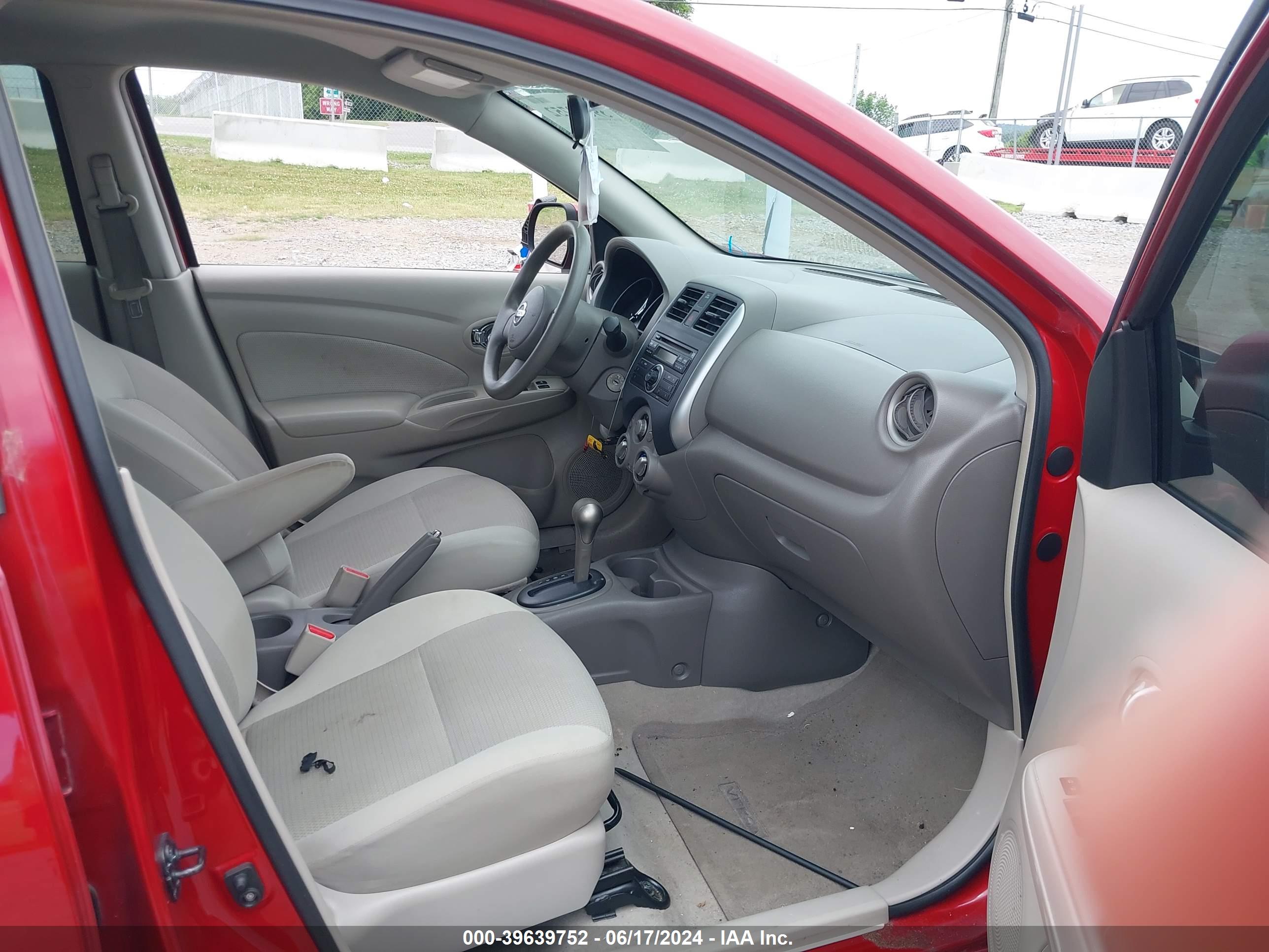 NISSAN VERSA image 5