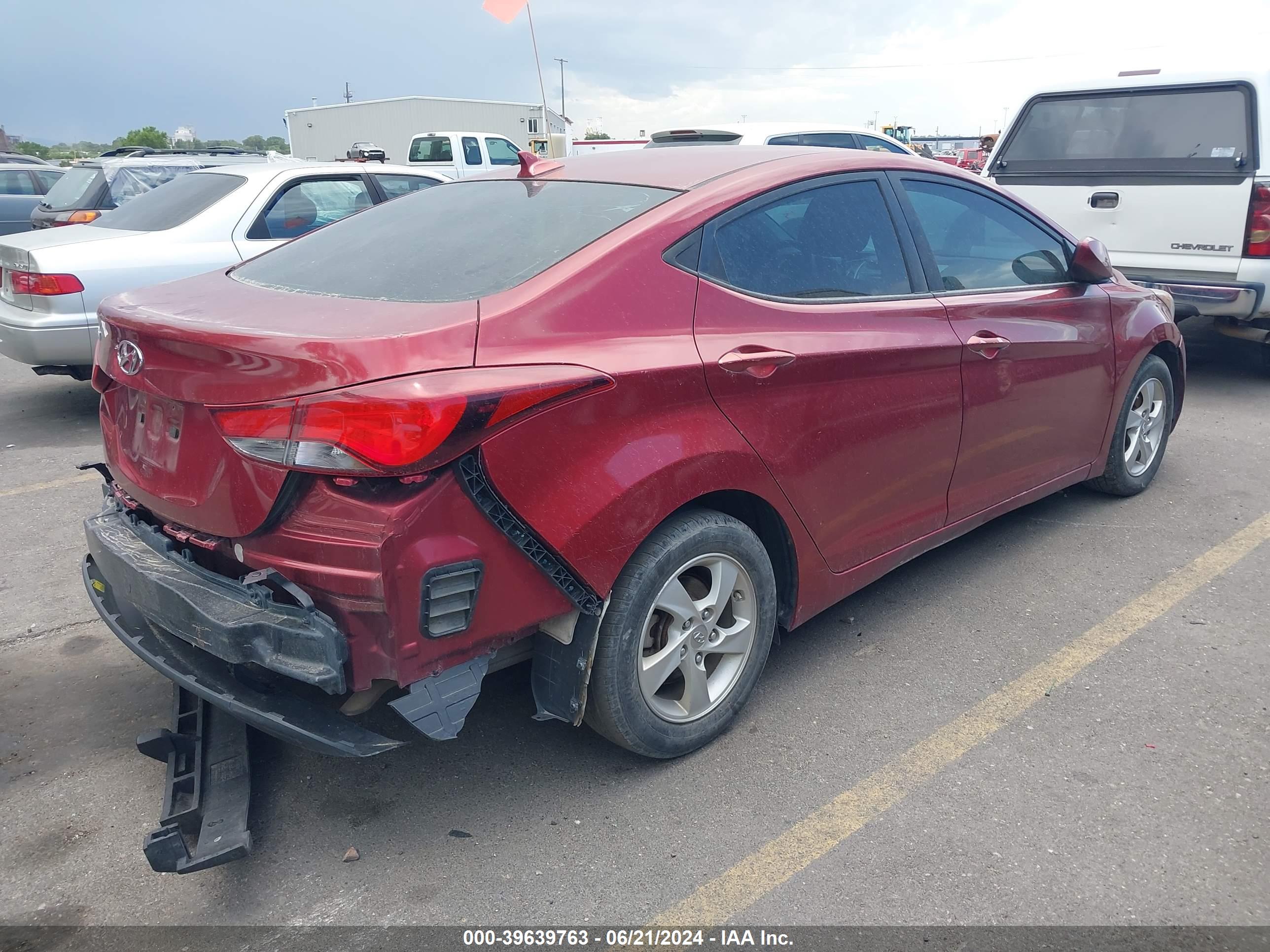 HYUNDAI ELANTRA image 4