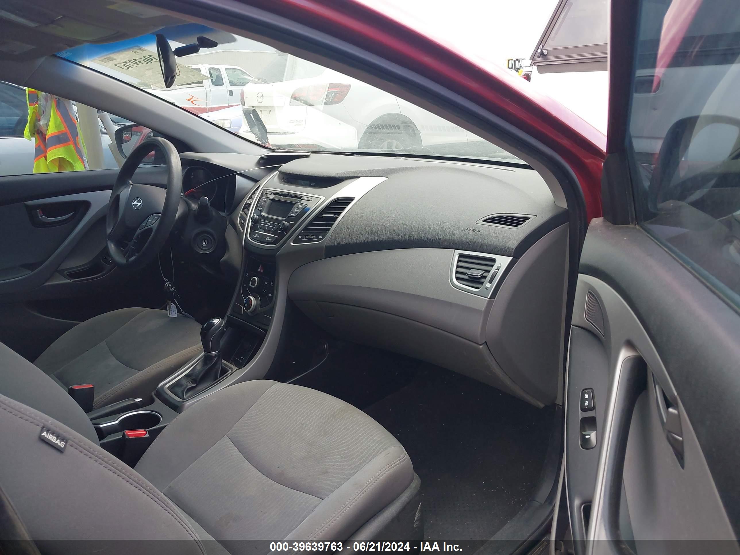 HYUNDAI ELANTRA image 5