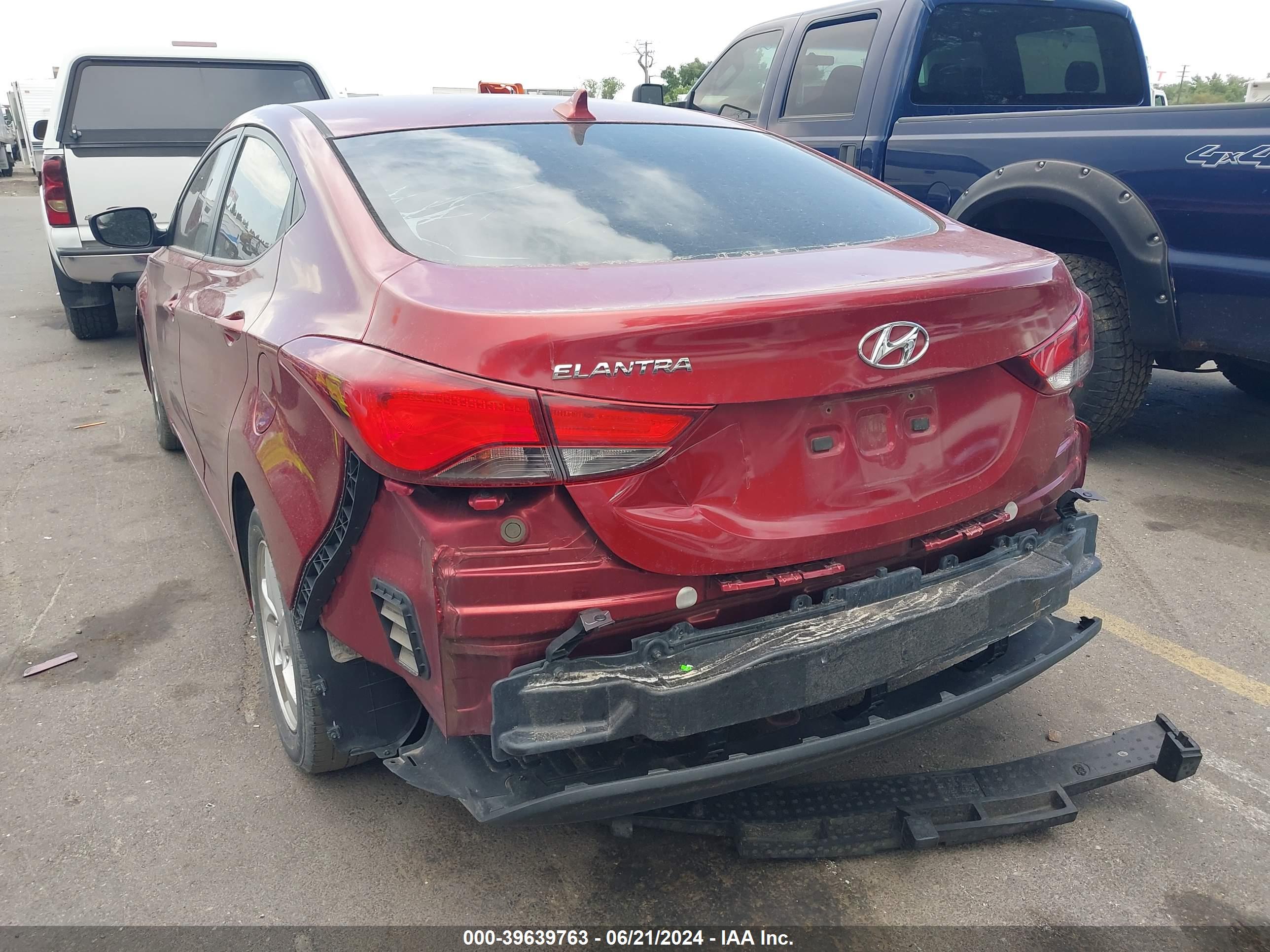 HYUNDAI ELANTRA image 6