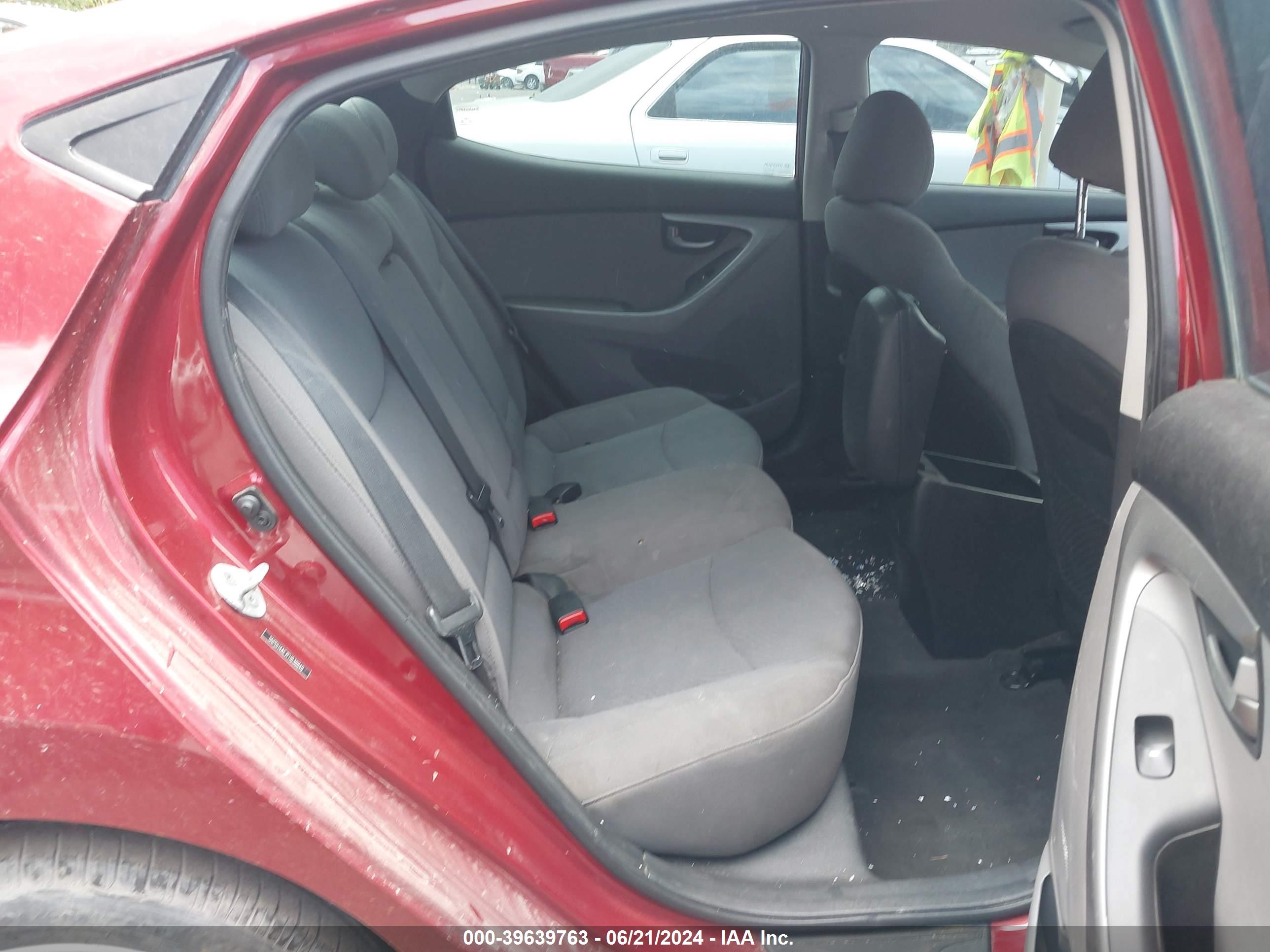 HYUNDAI ELANTRA image 8