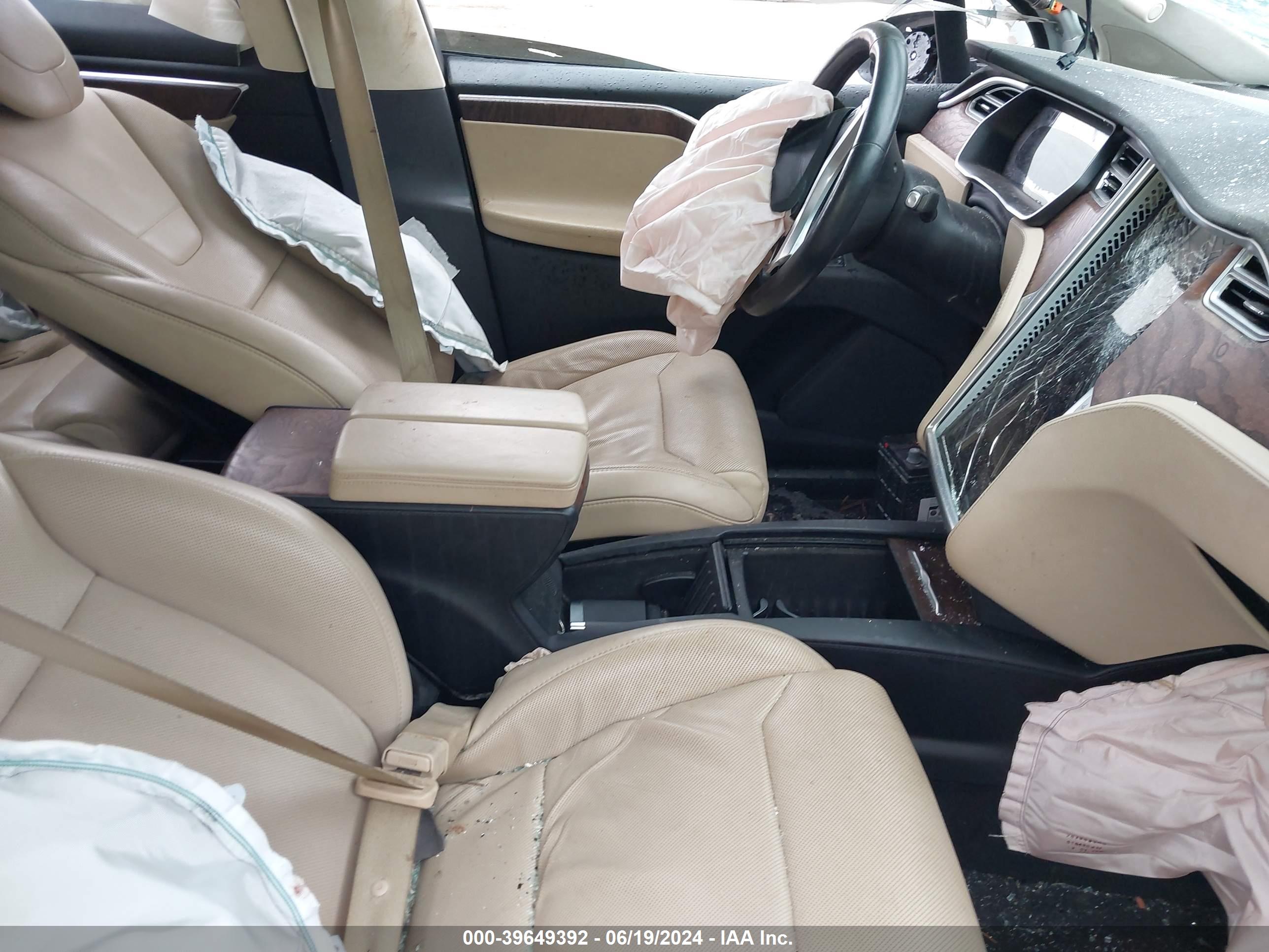 TESLA MODEL image 5