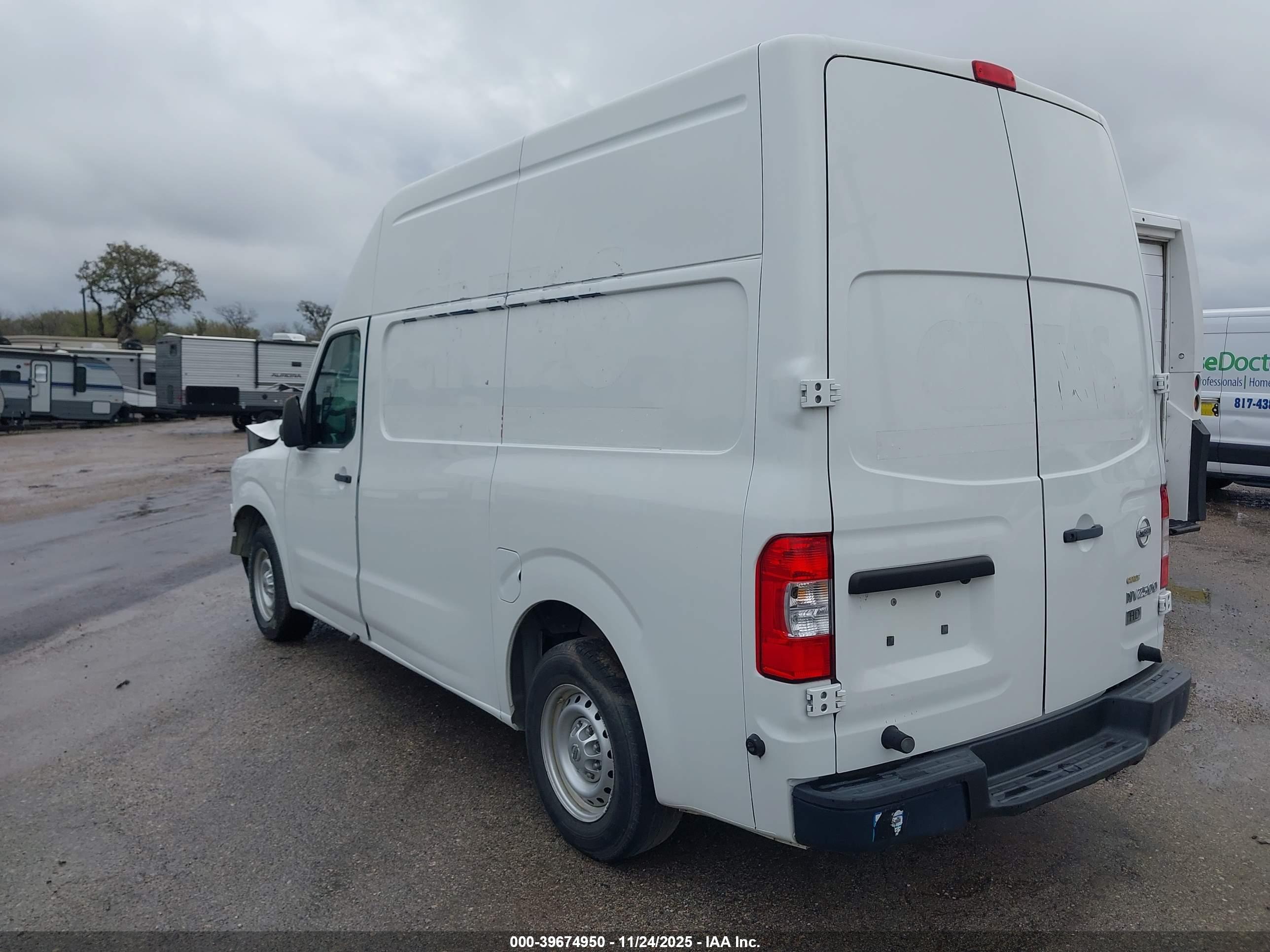 NISSAN NV image 3