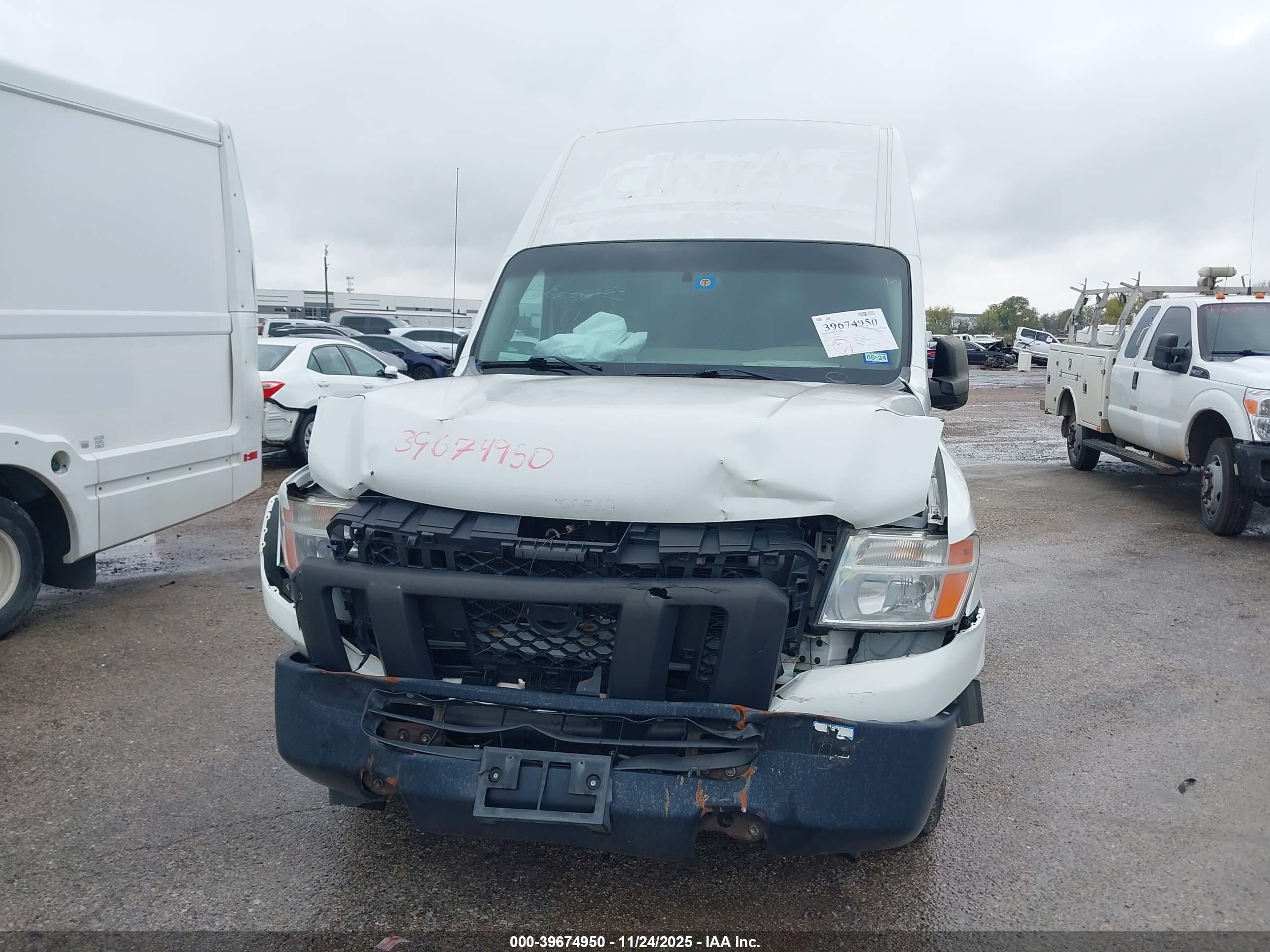 NISSAN NV image 6