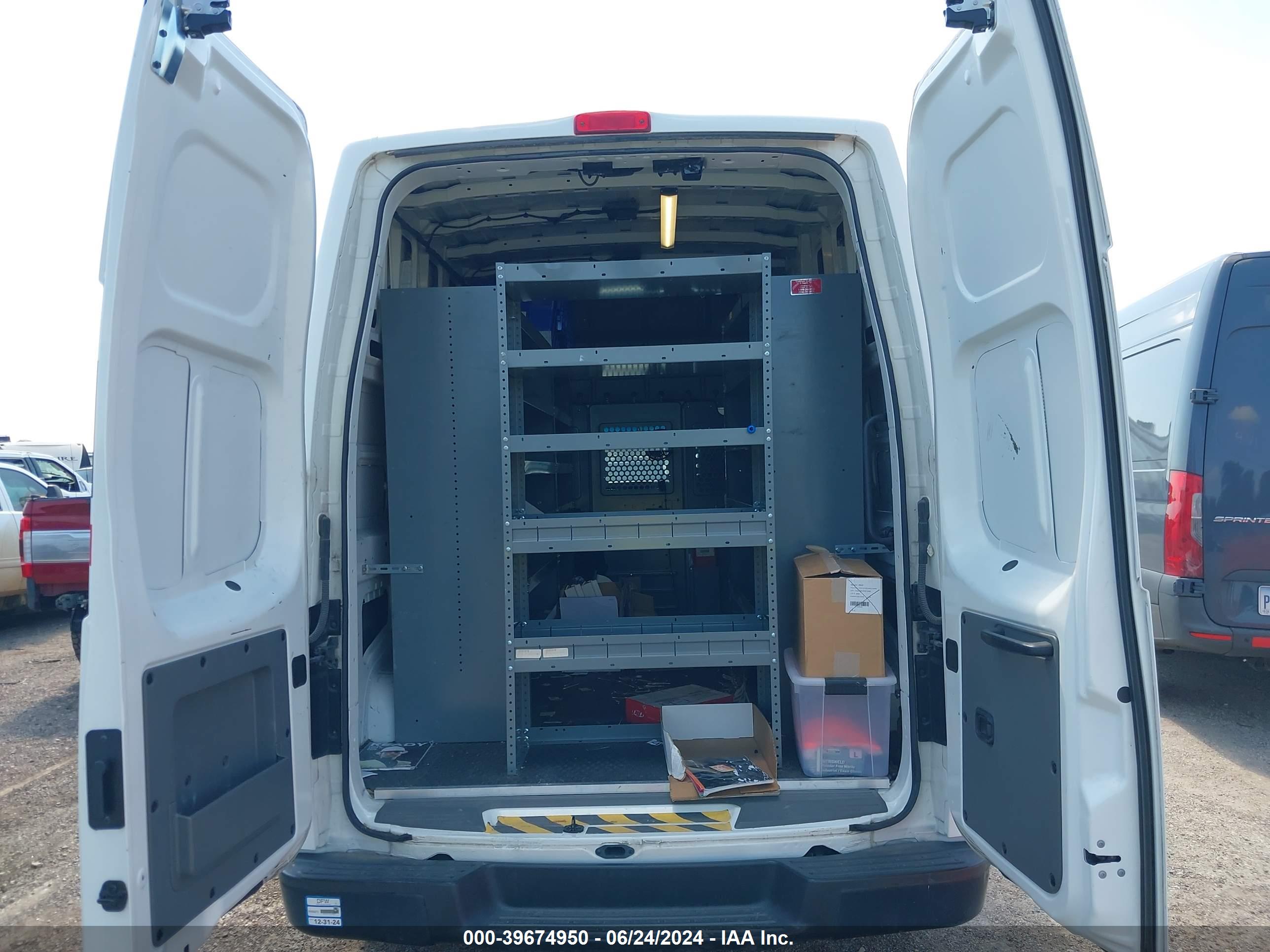 NISSAN NV image 8
