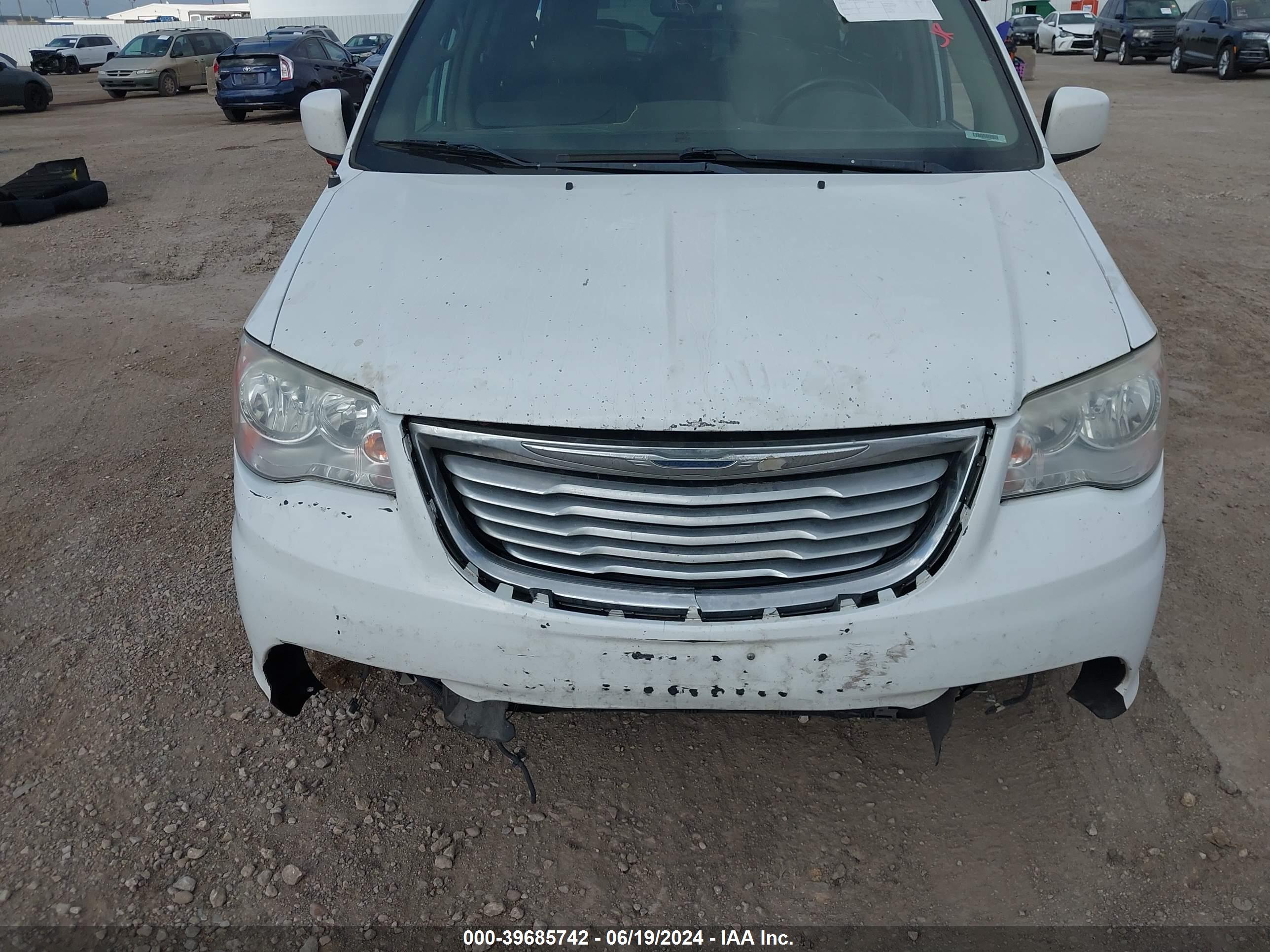 CHRYSLER TOWN image 6