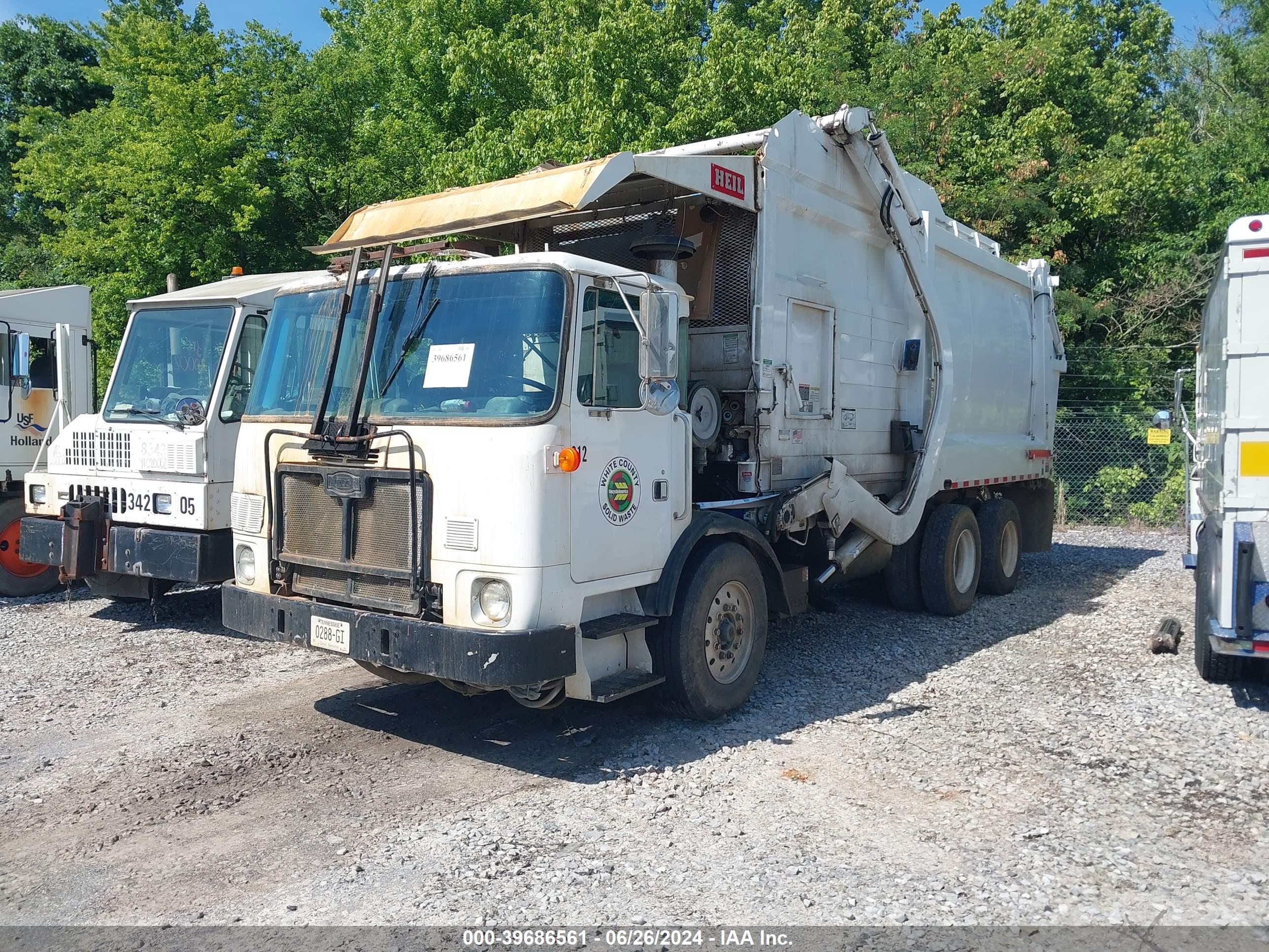 AUTOCAR LLC image 2
