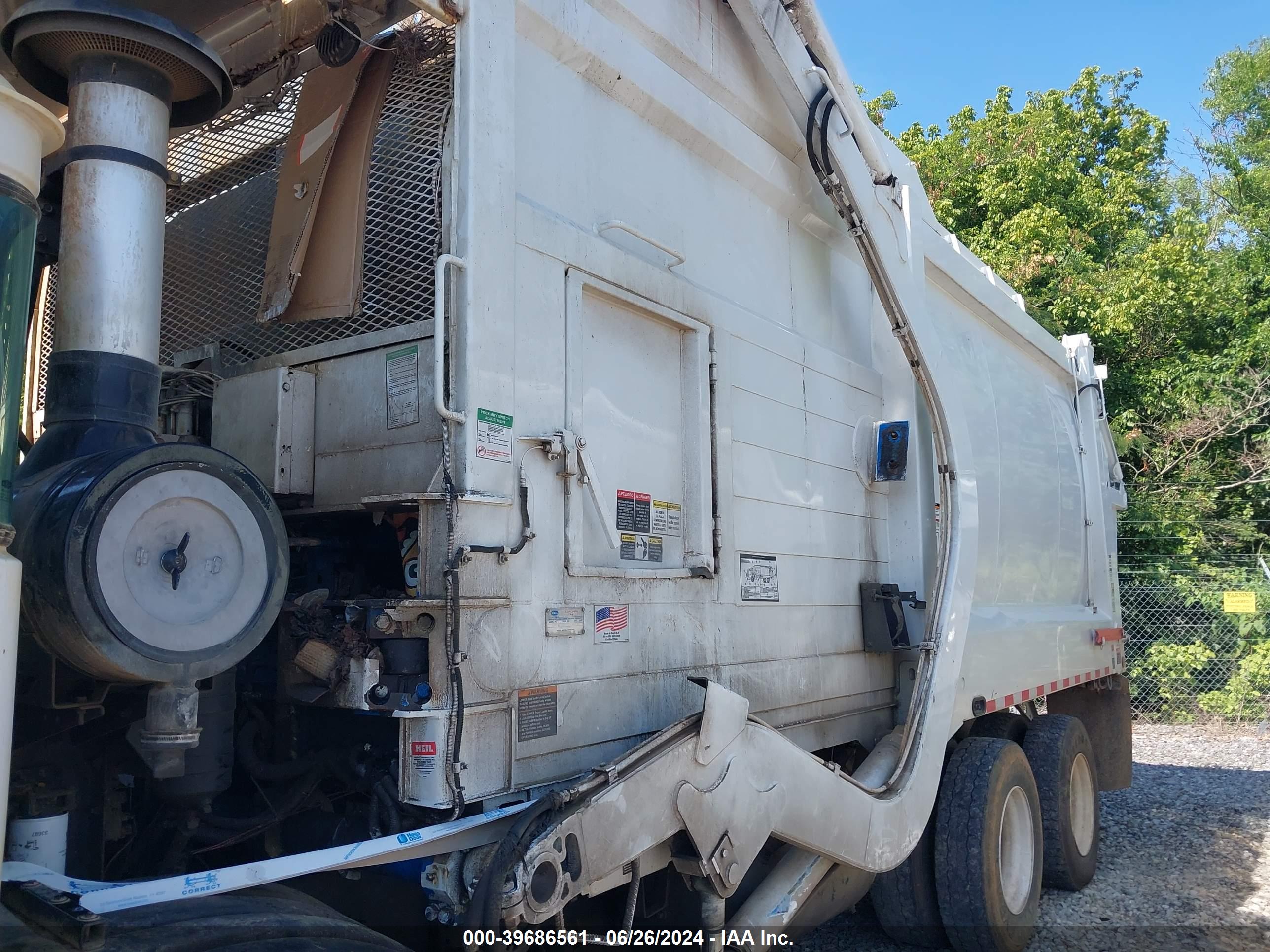 AUTOCAR LLC image 8