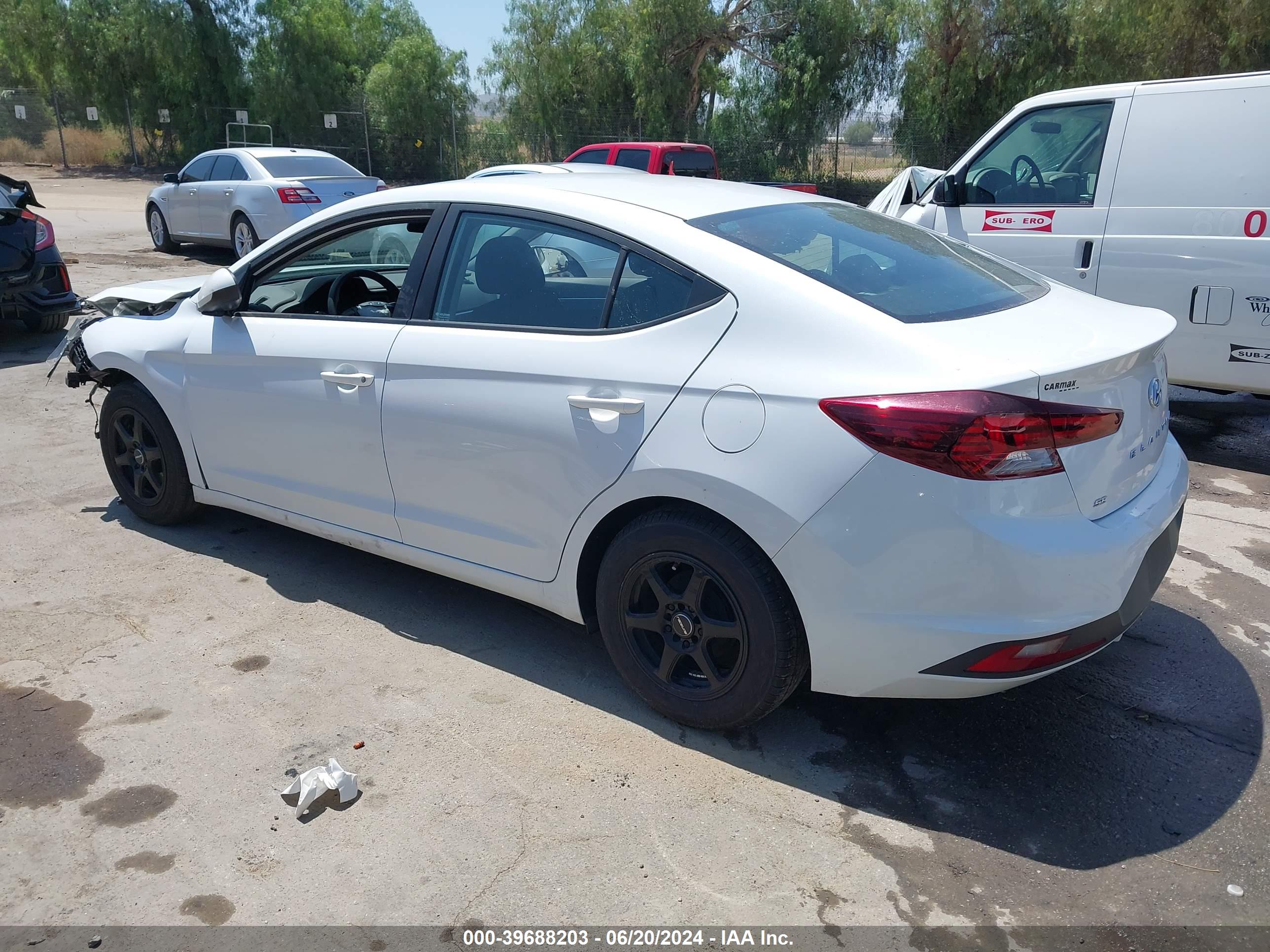 HYUNDAI ELANTRA image 3