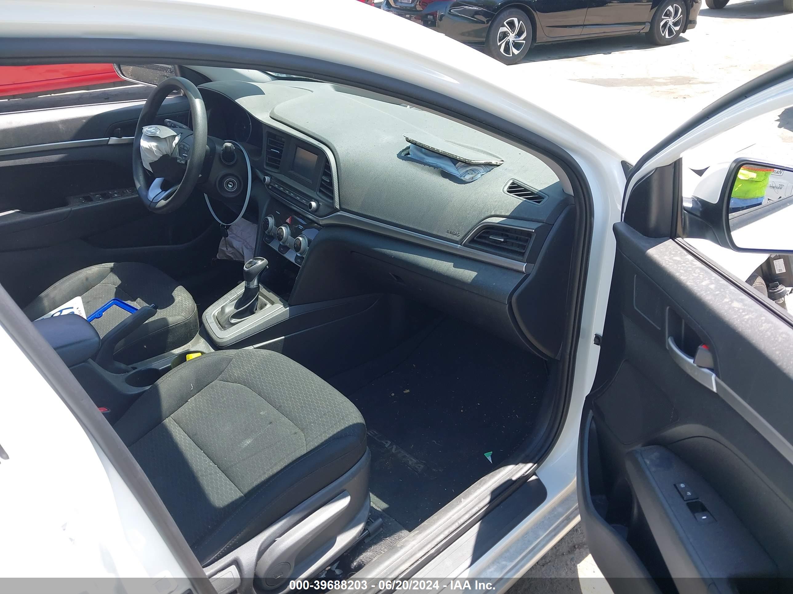 HYUNDAI ELANTRA image 5