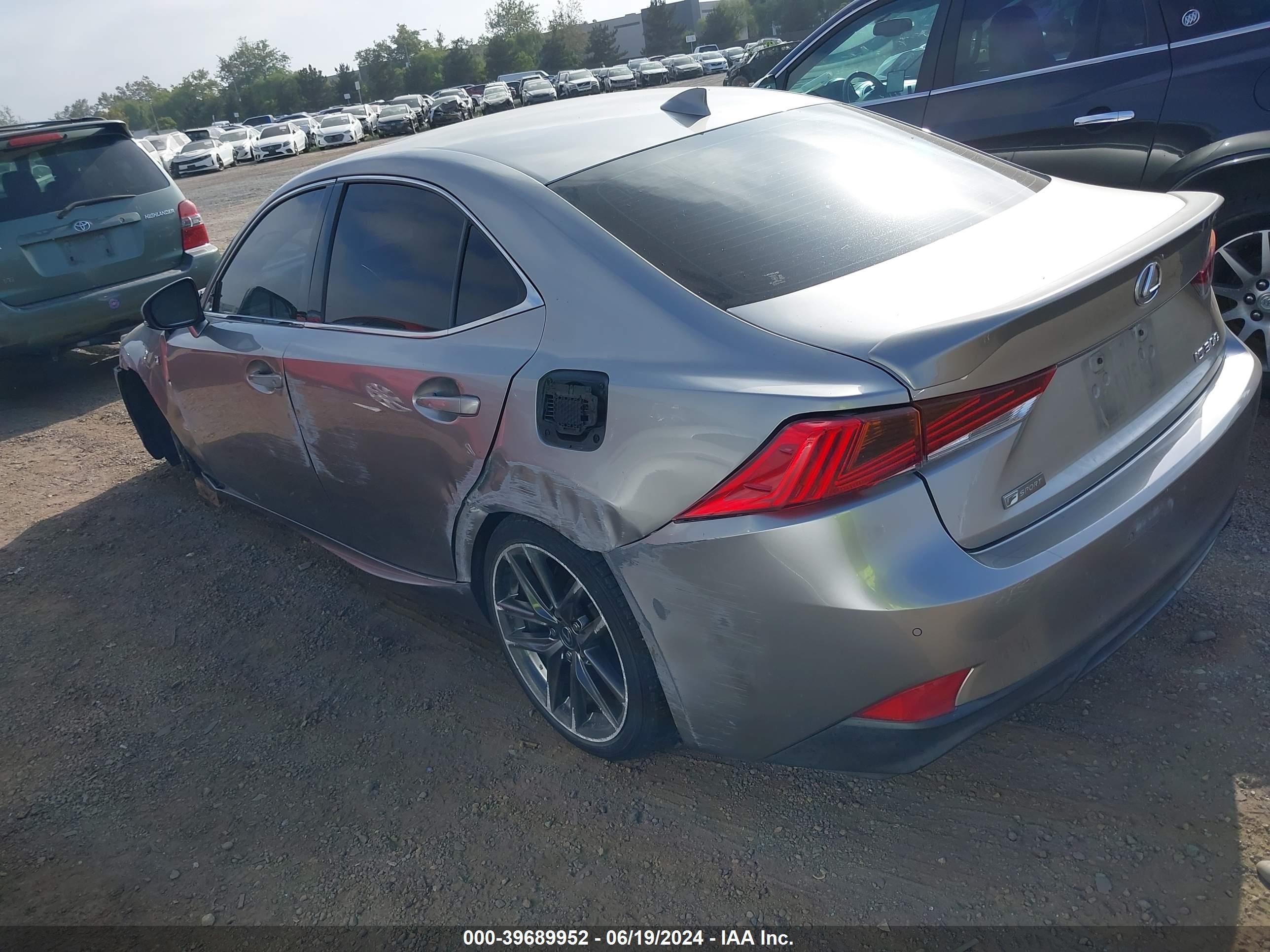 LEXUS IS image 3