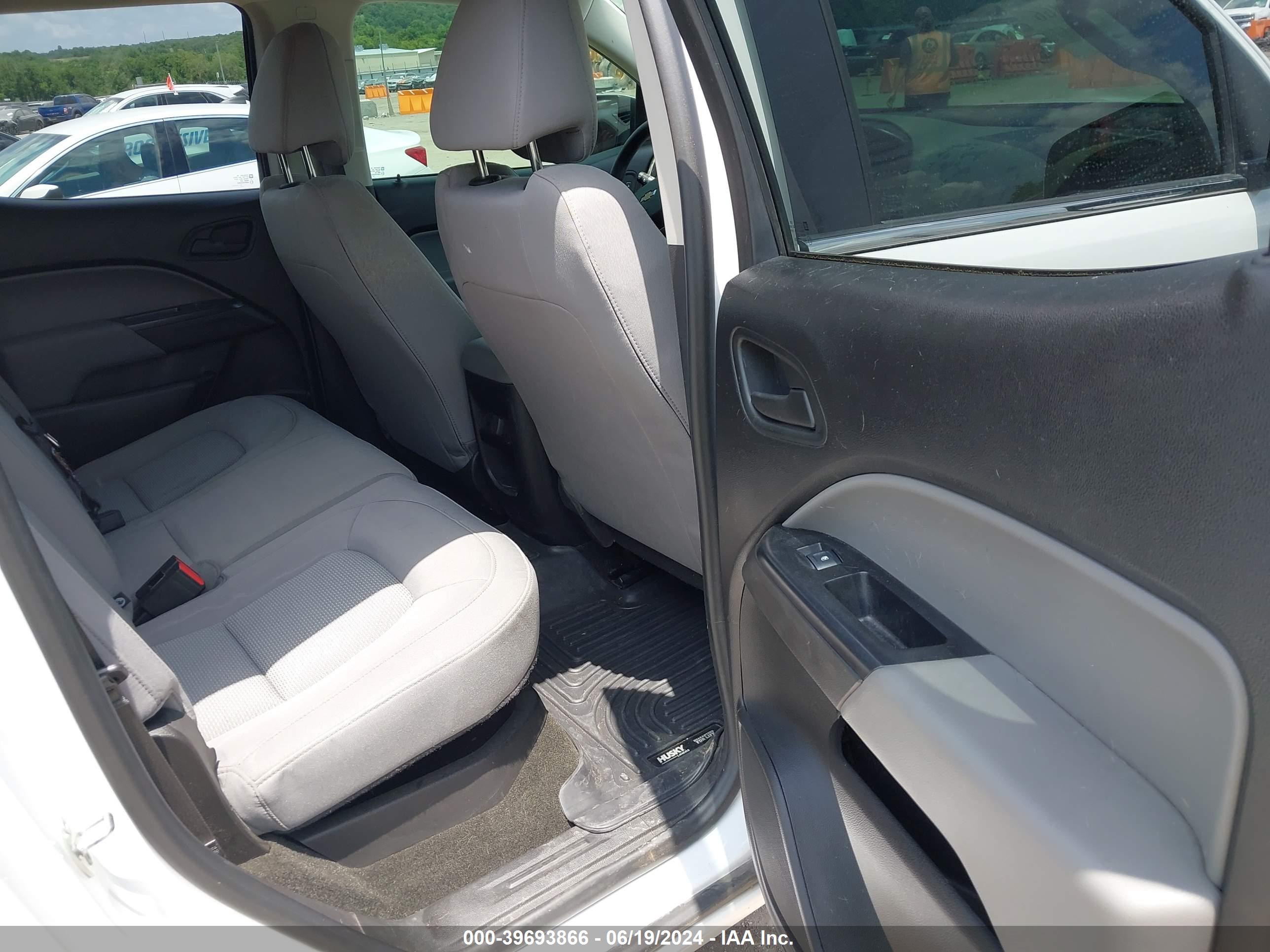 CHEVROLET COLORADO image 8