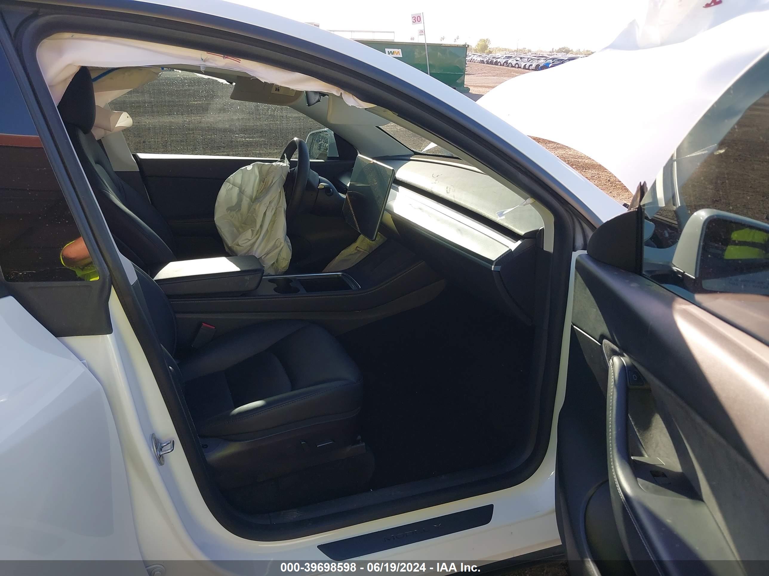 TESLA MODEL image 5