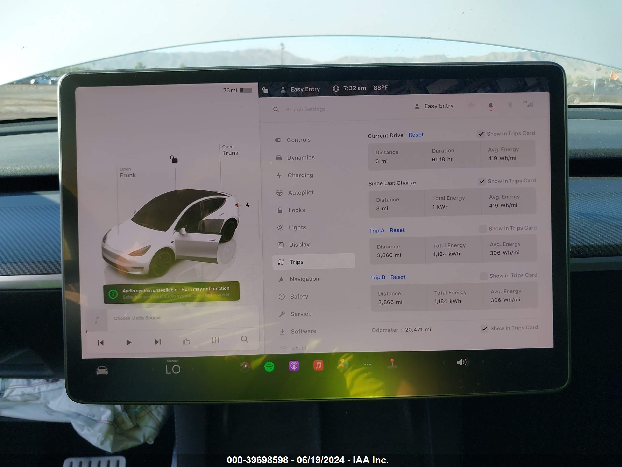 TESLA MODEL image 7
