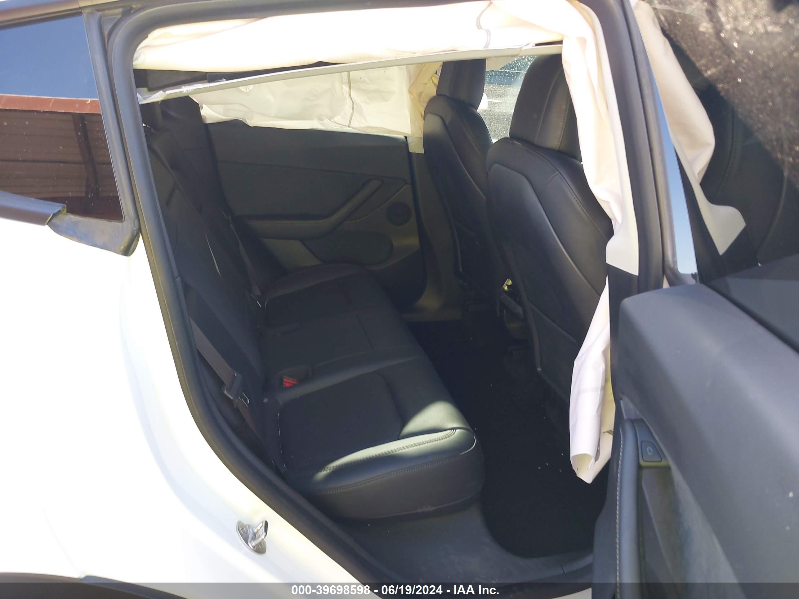 TESLA MODEL image 8