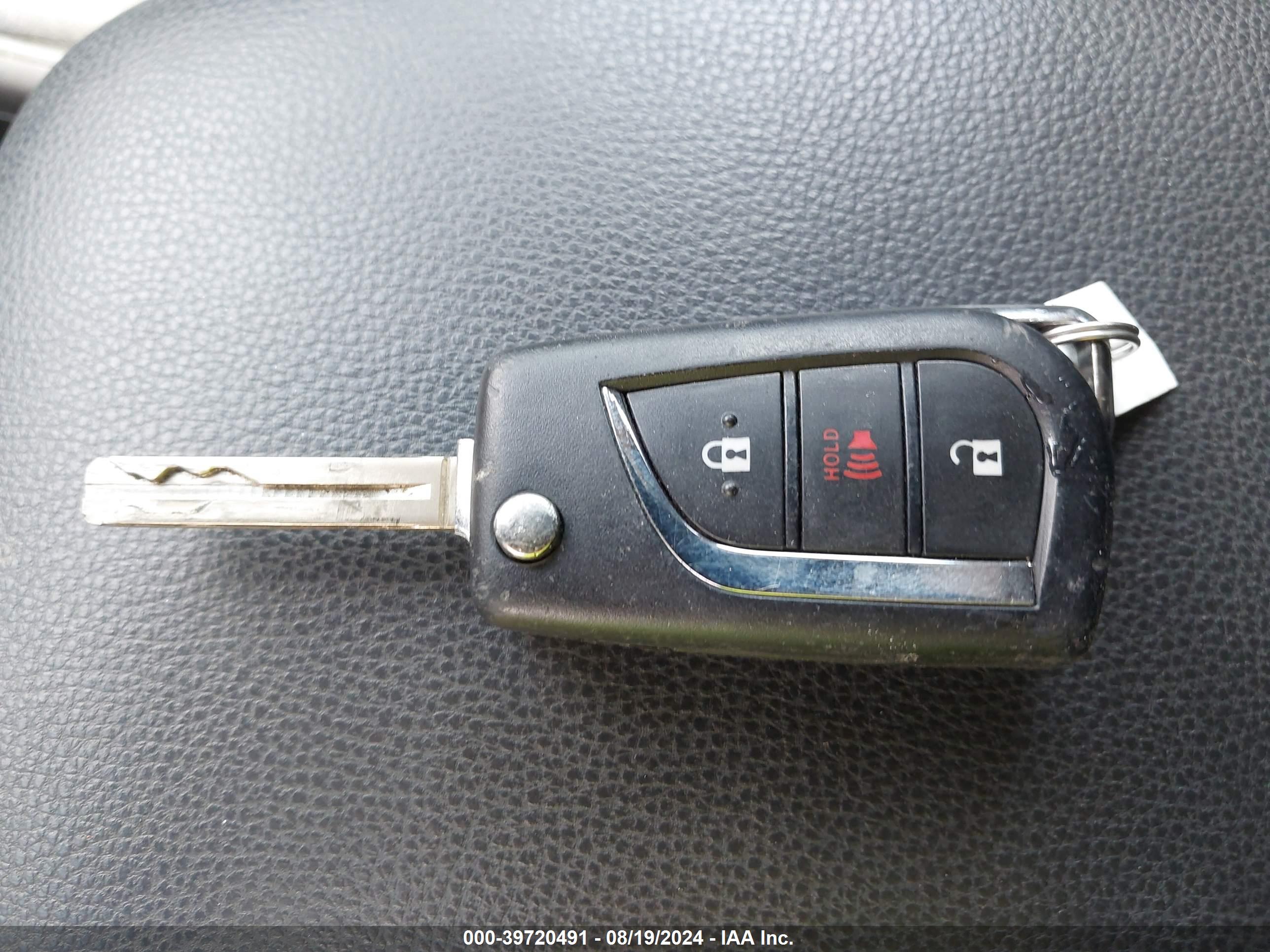 TOYOTA RAV4 image 11