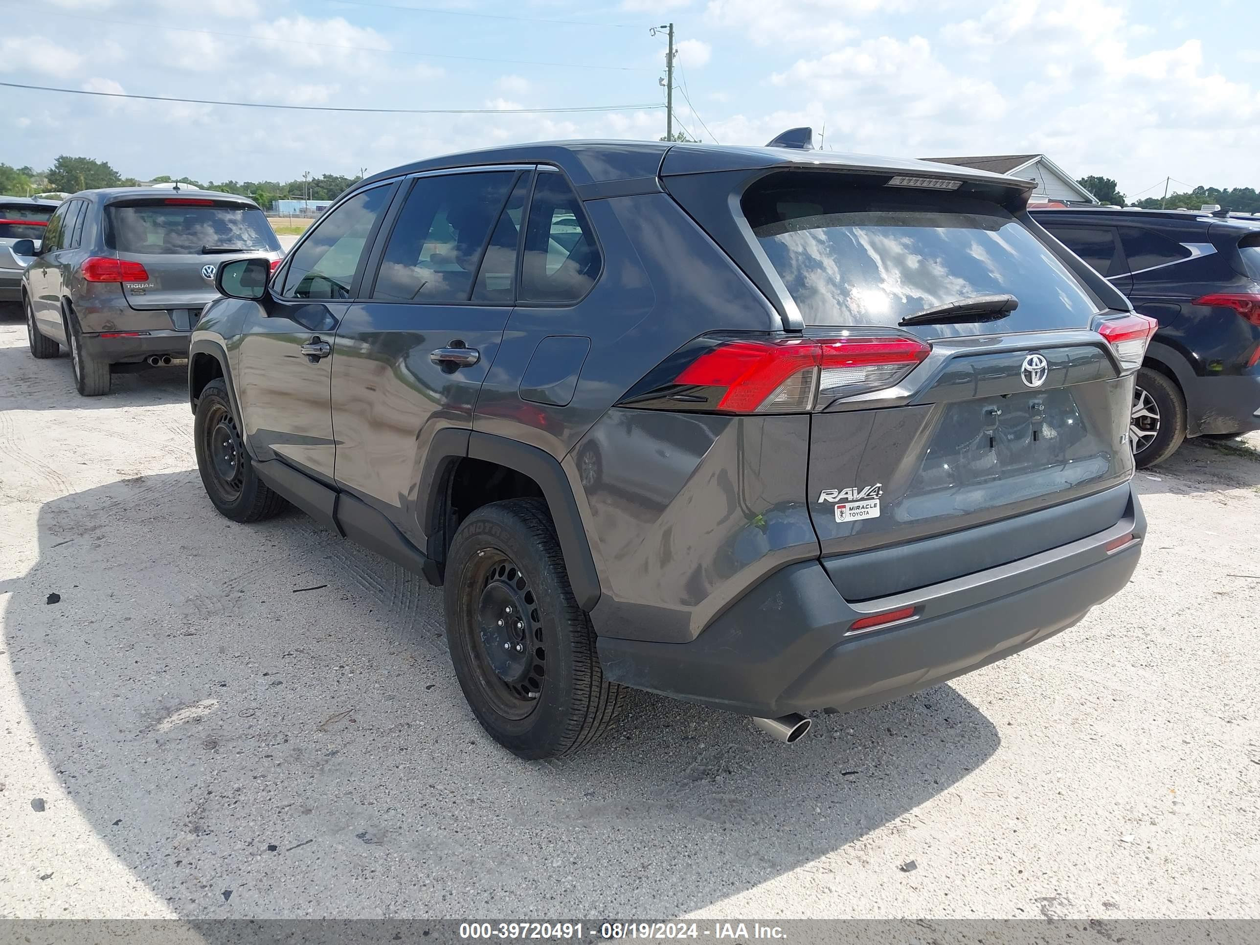 TOYOTA RAV4 image 3