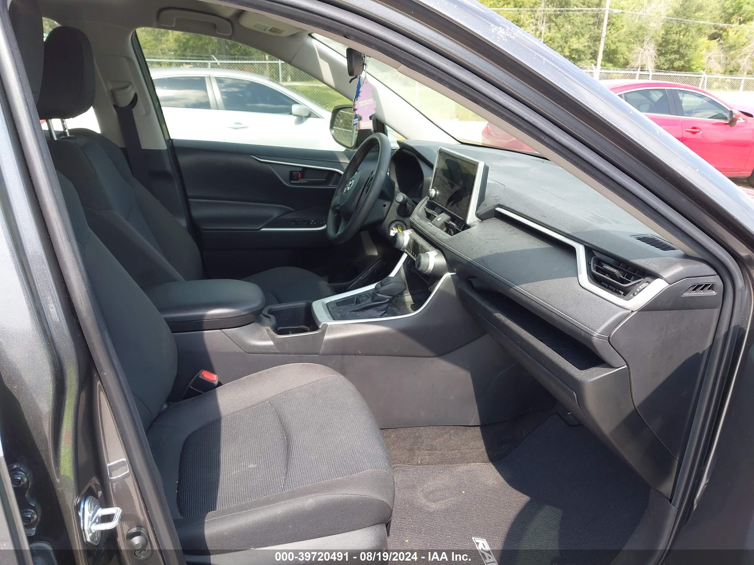 TOYOTA RAV4 image 5