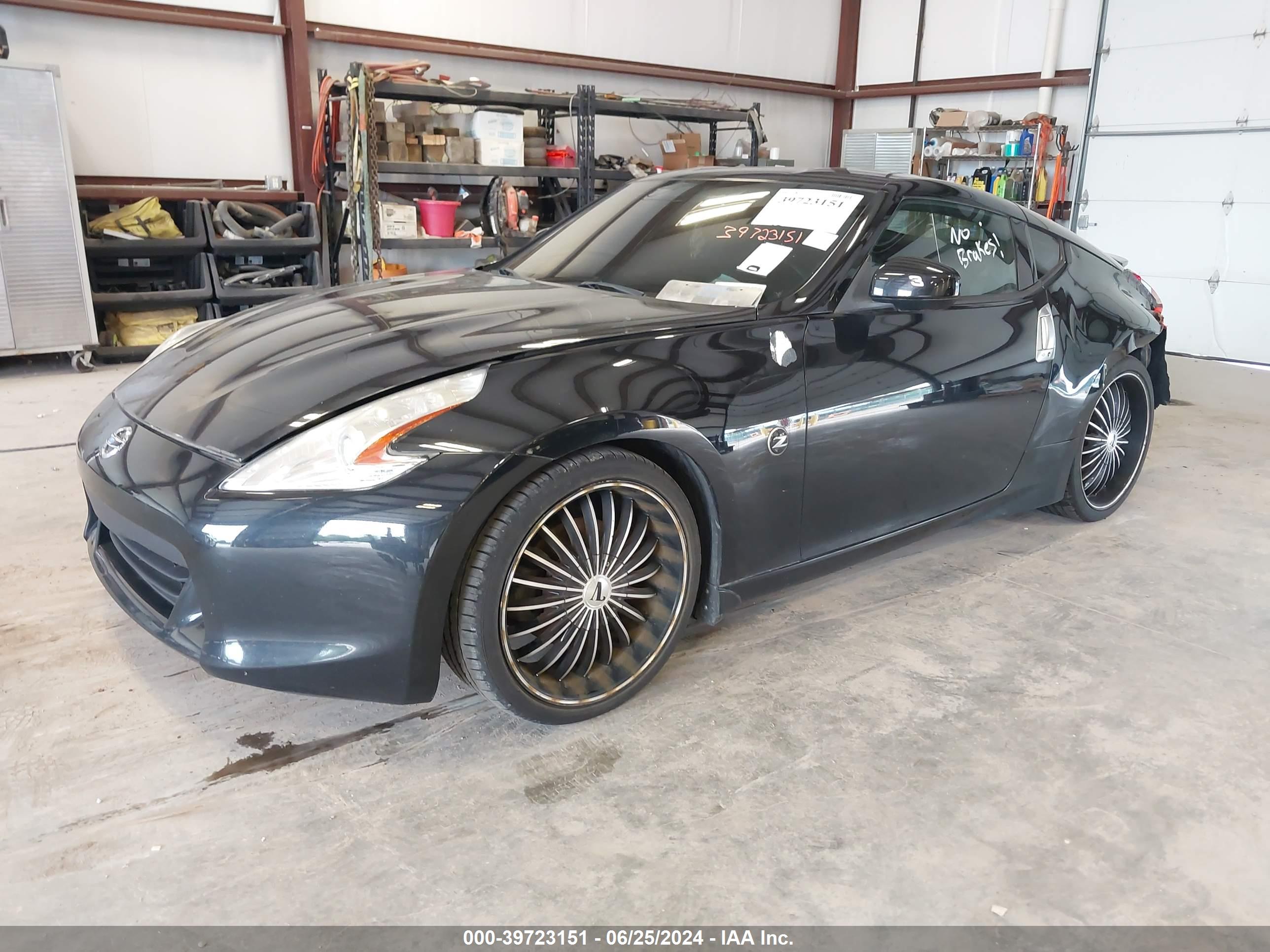 NISSAN 370Z image 2