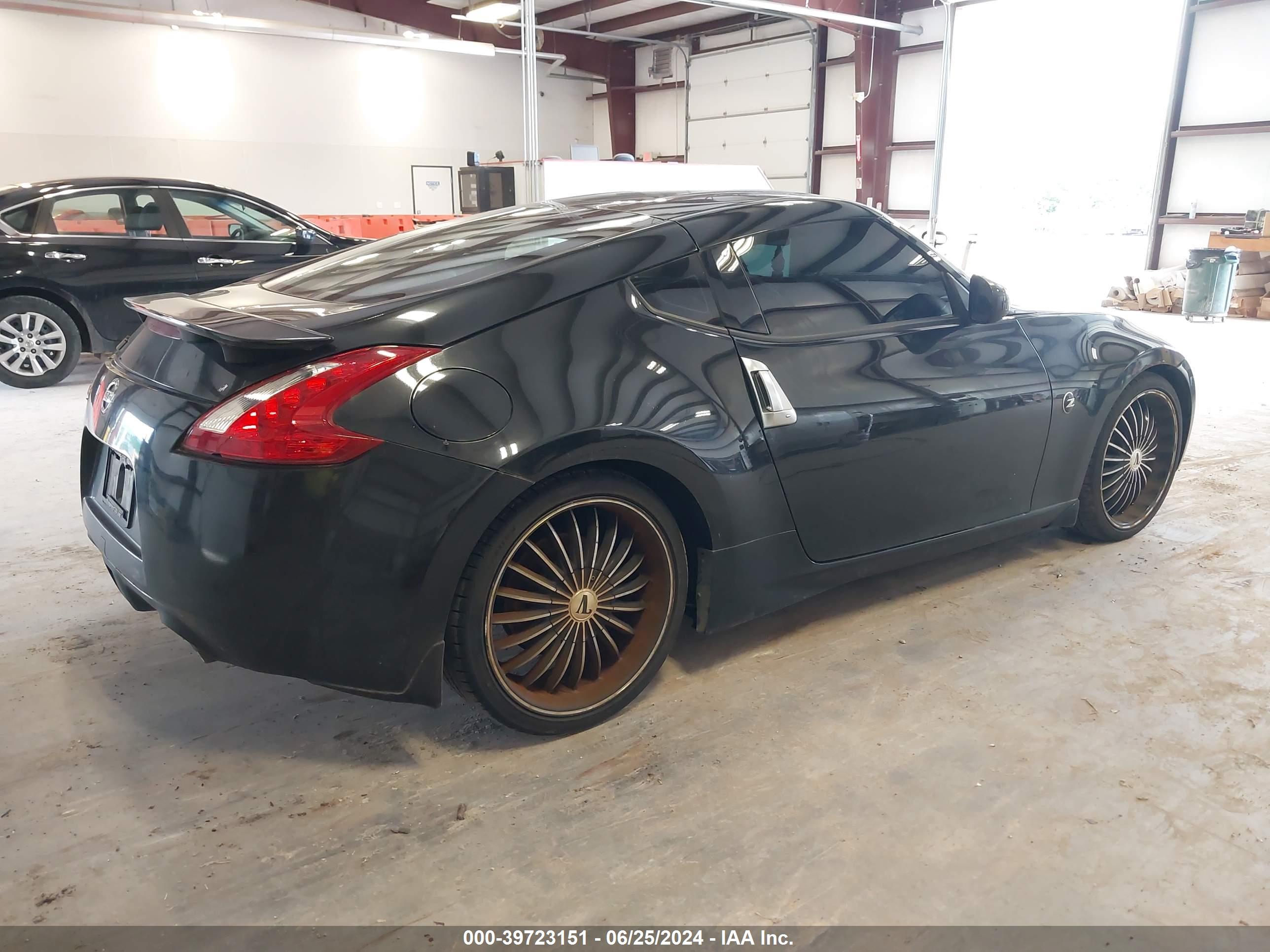 NISSAN 370Z image 4