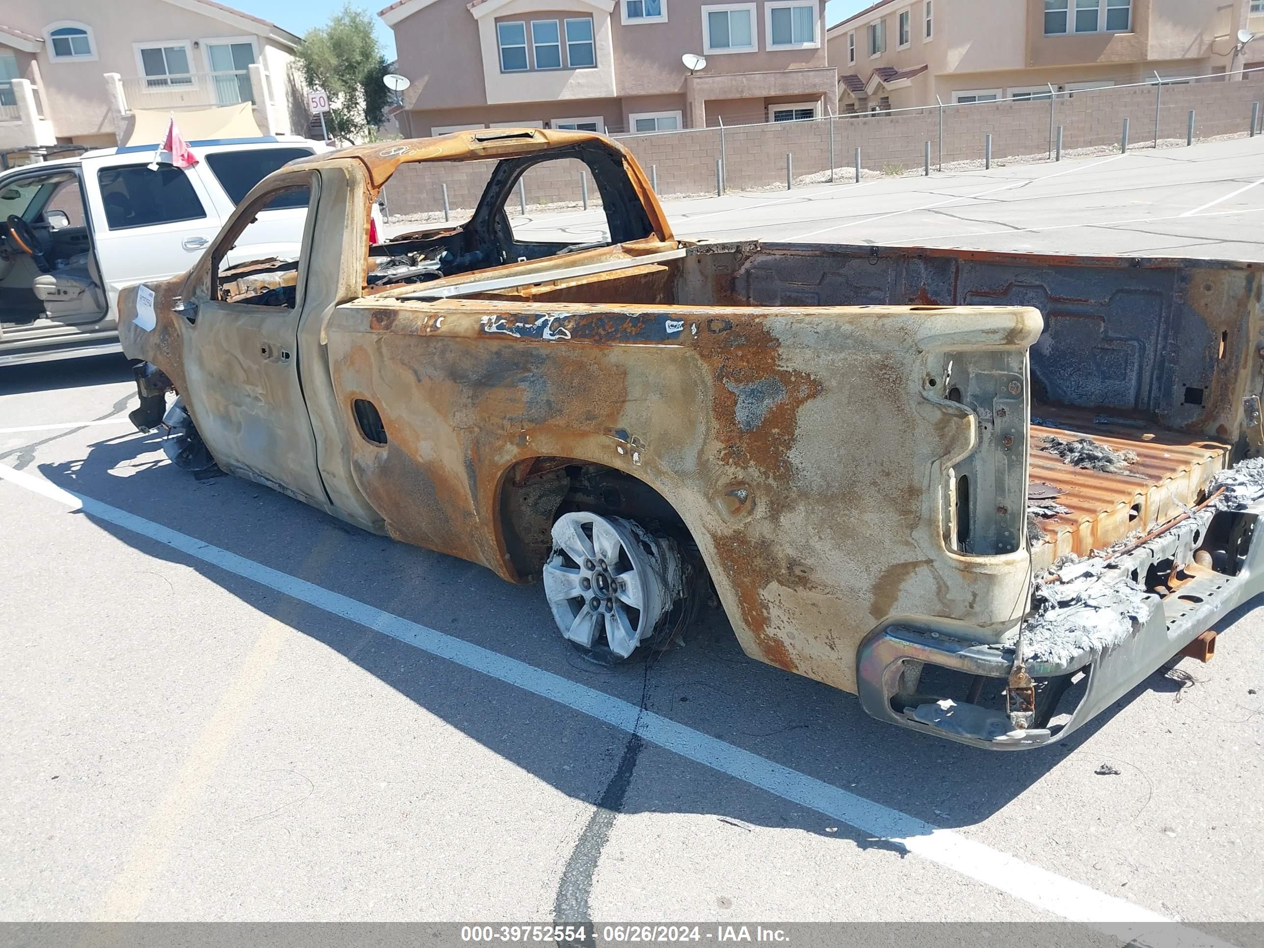 CHEVROLET SILVERADO image 3