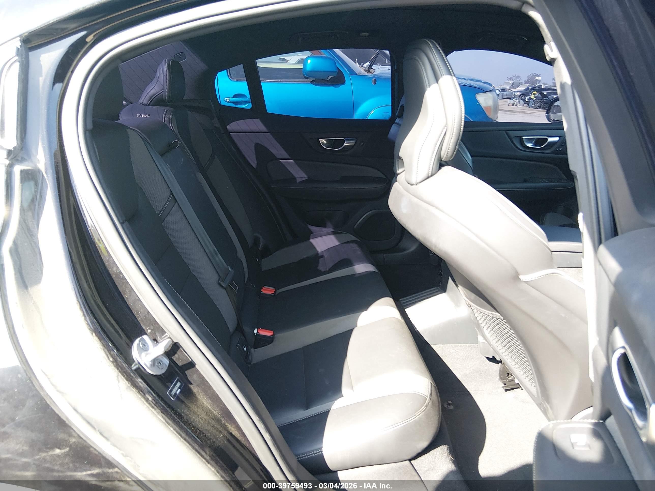 VOLVO S60 image 8
