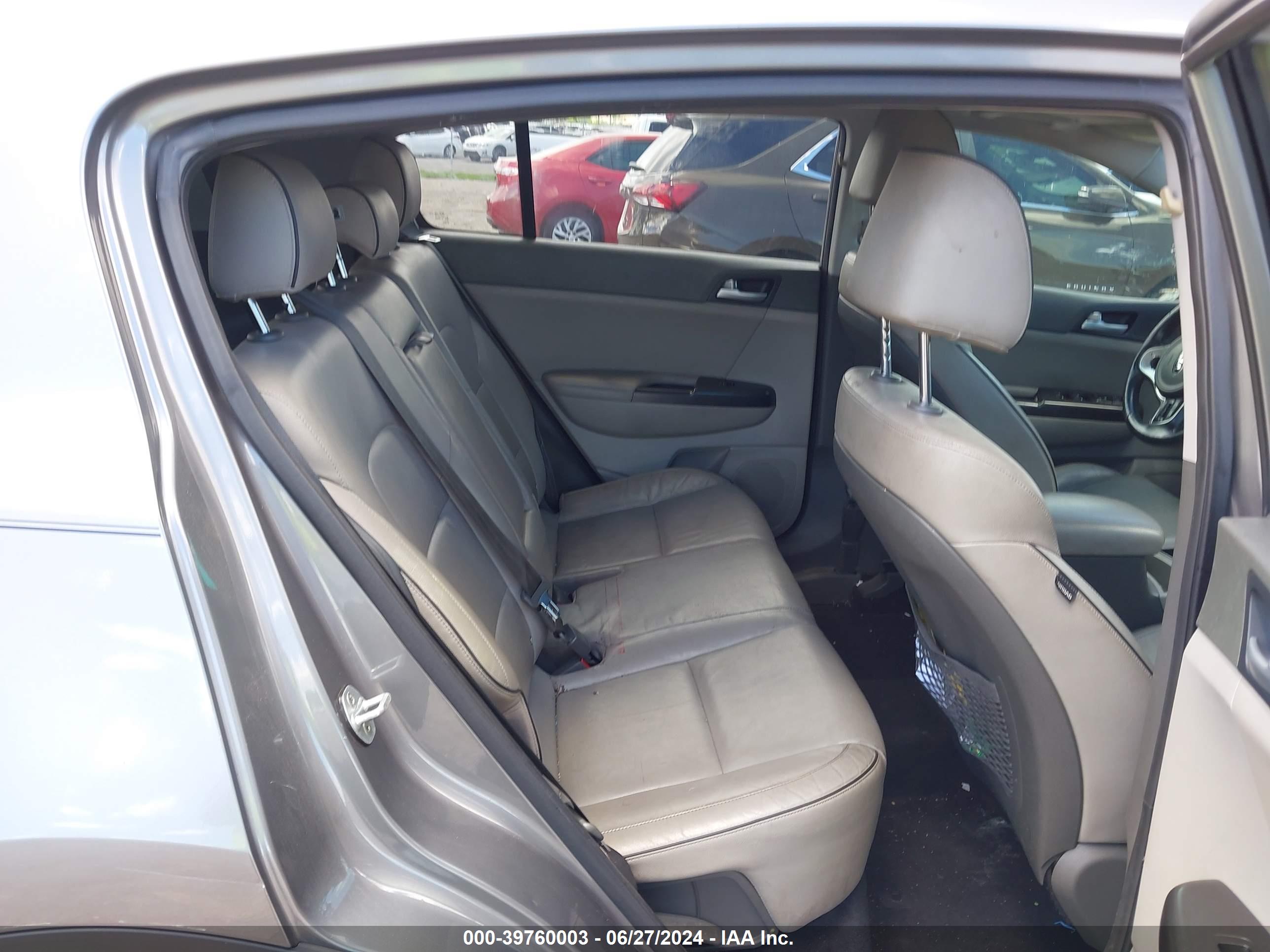 KIA SPORTAGE image 8