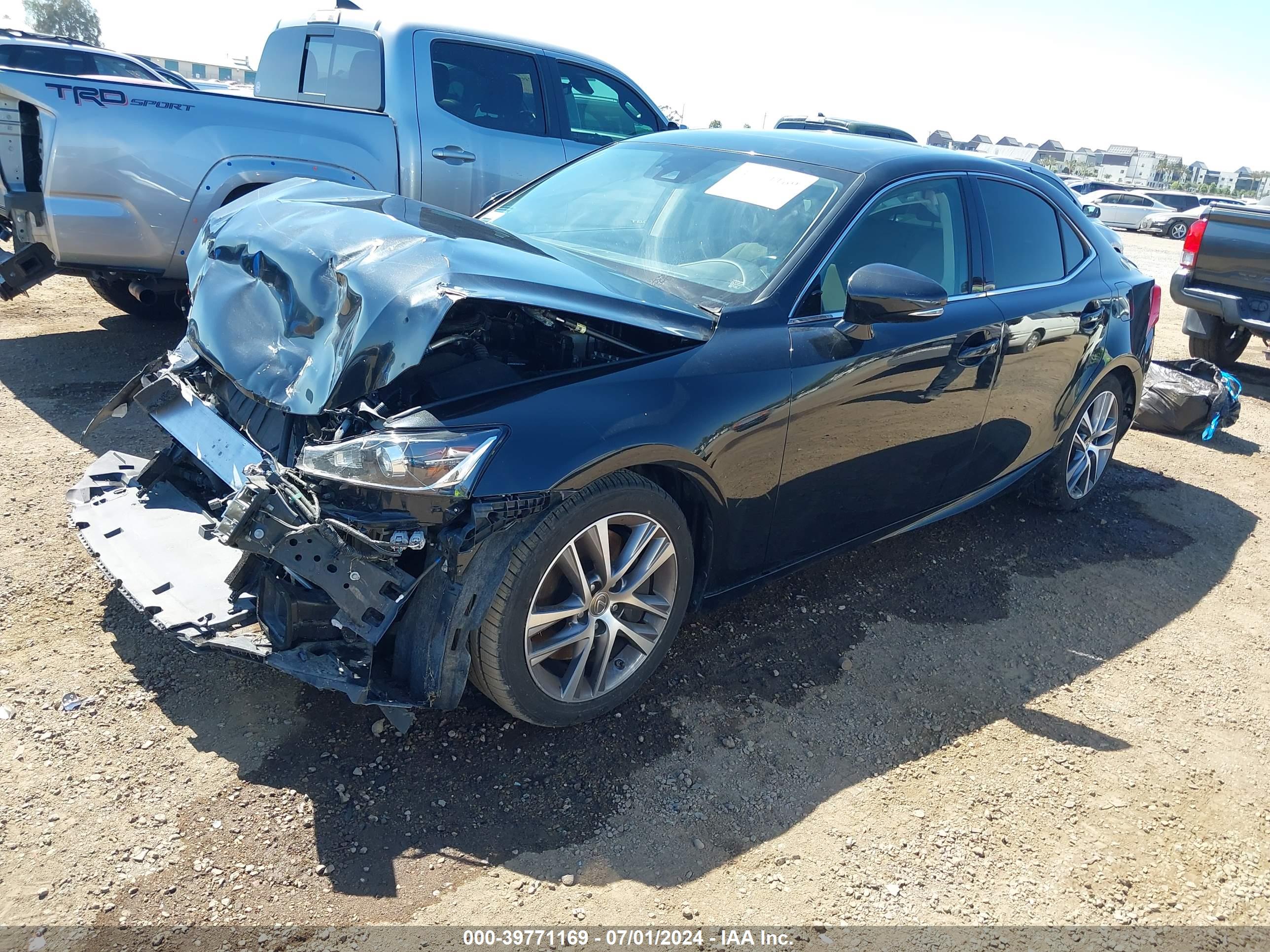 LEXUS IS image 2