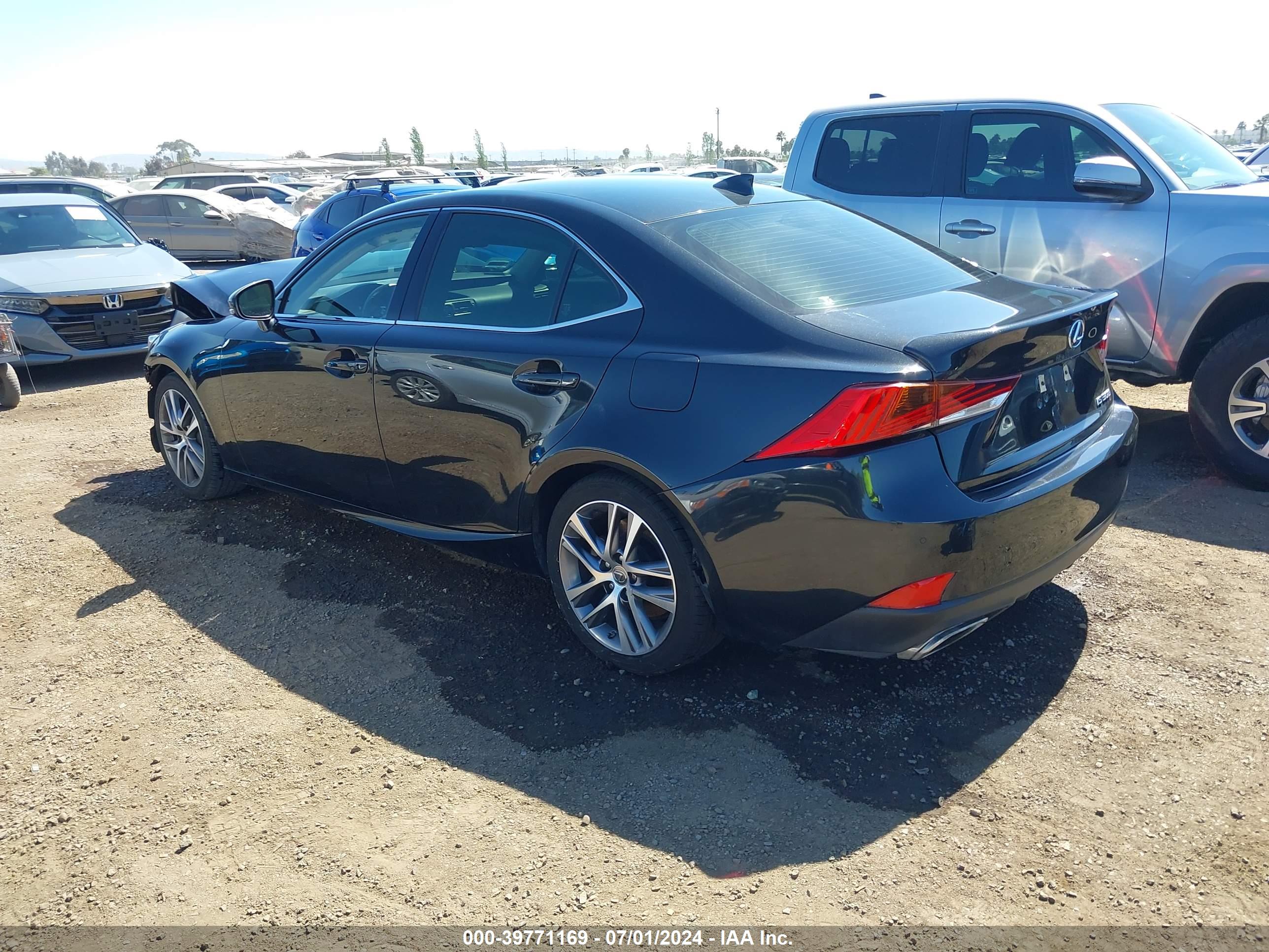 LEXUS IS image 3
