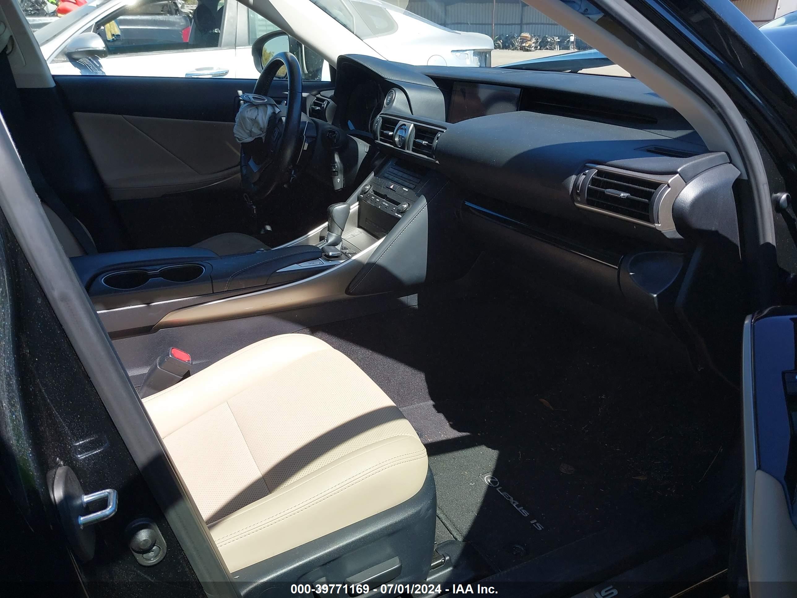 LEXUS IS image 5