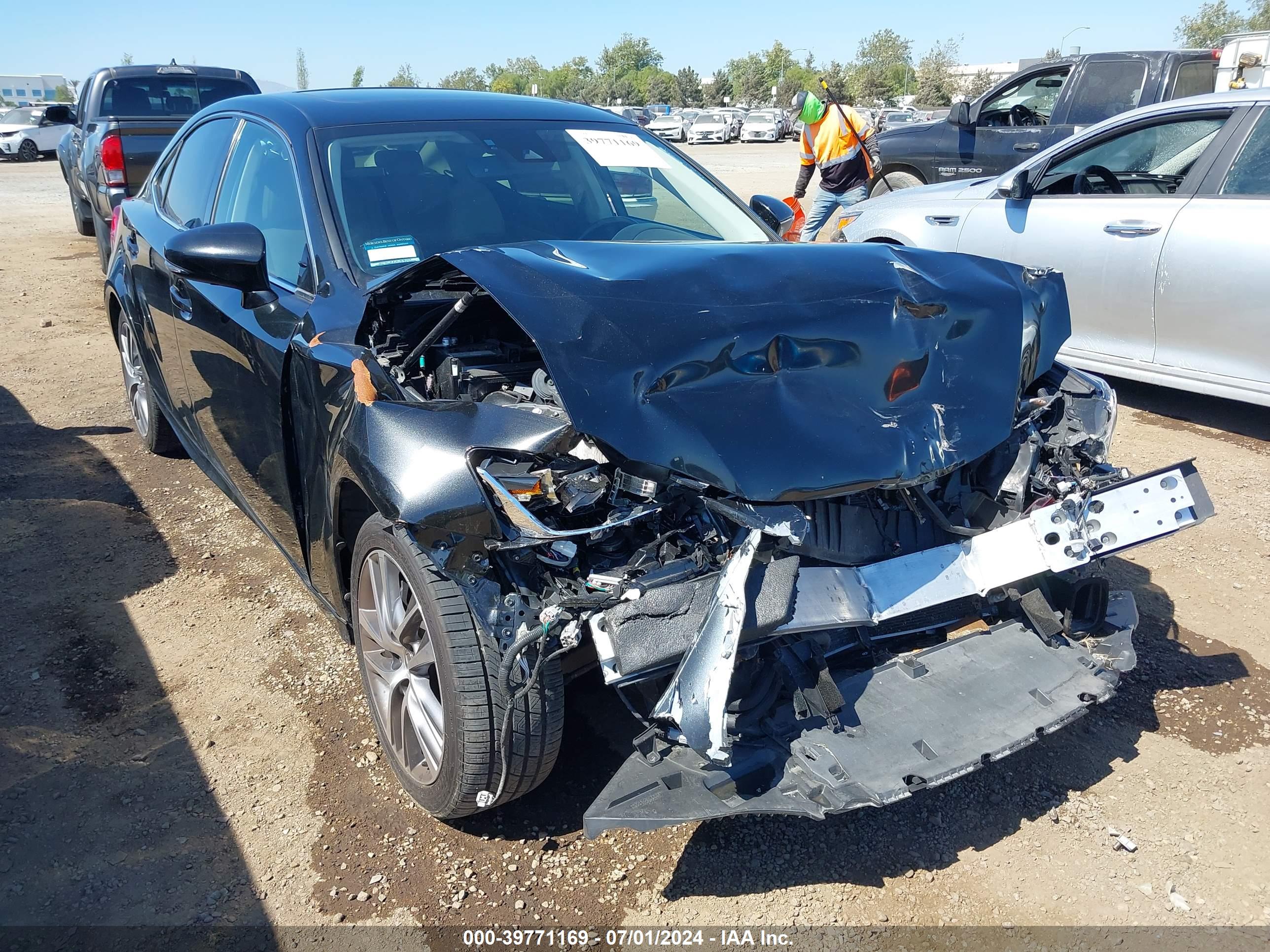 LEXUS IS image 6