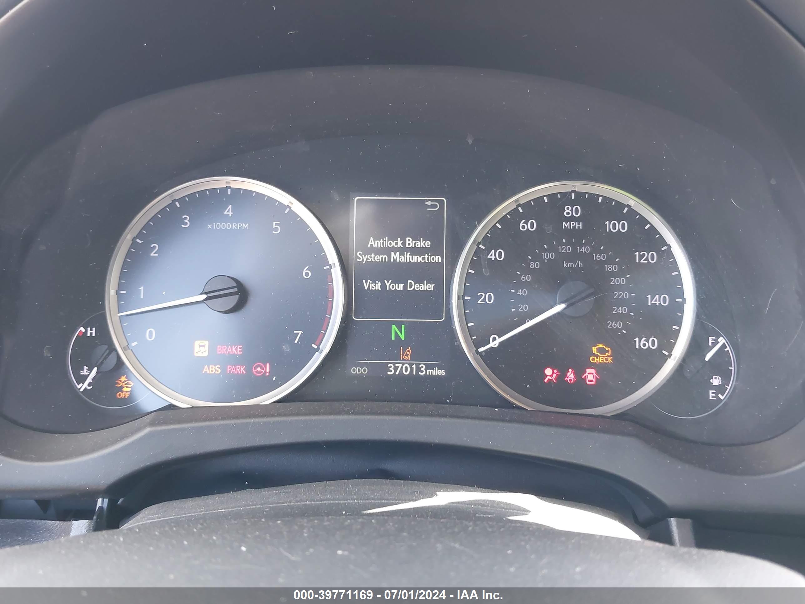 LEXUS IS image 7
