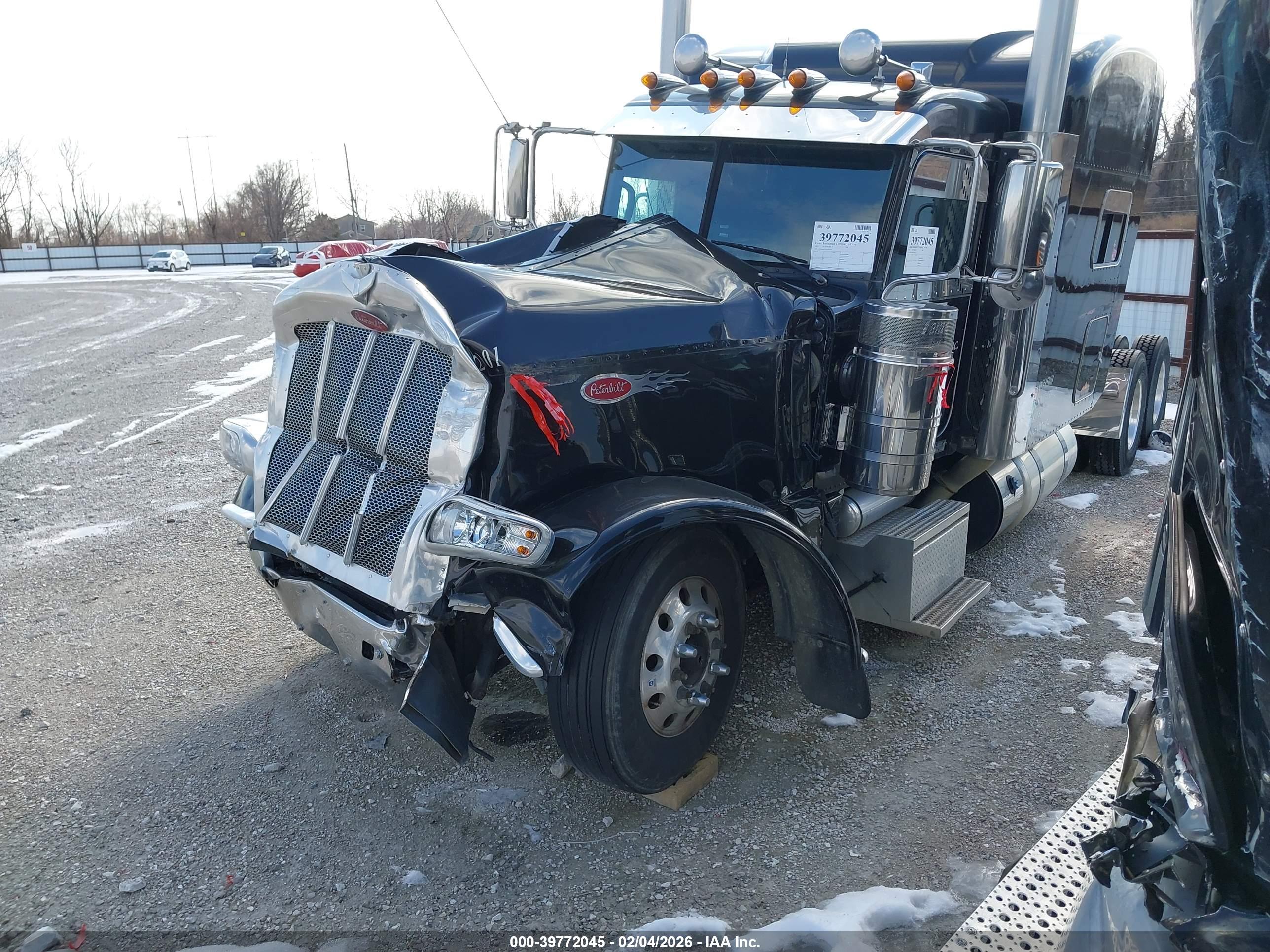 PETERBILT 389 image 2