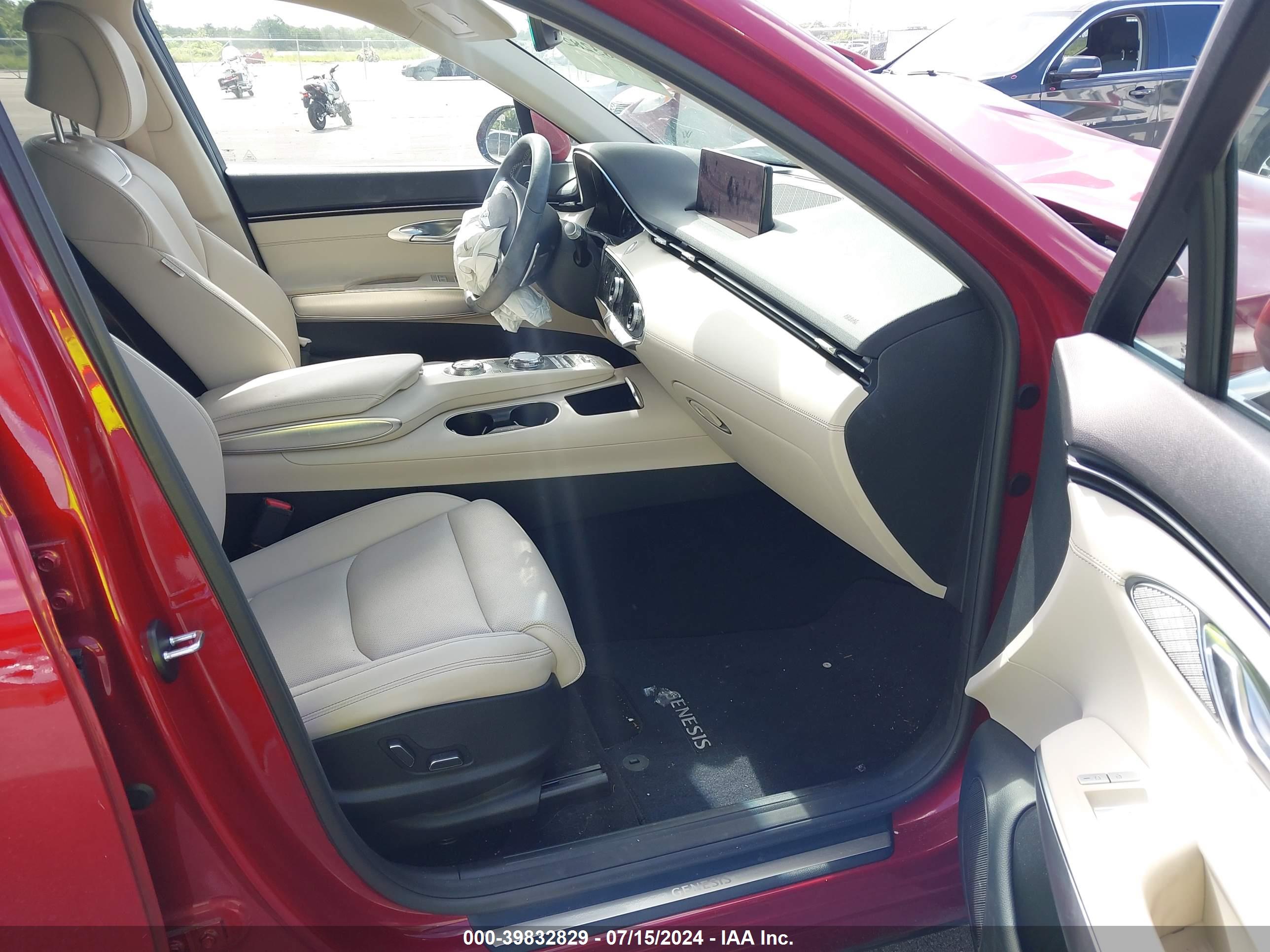 GENESIS GV70 image 5