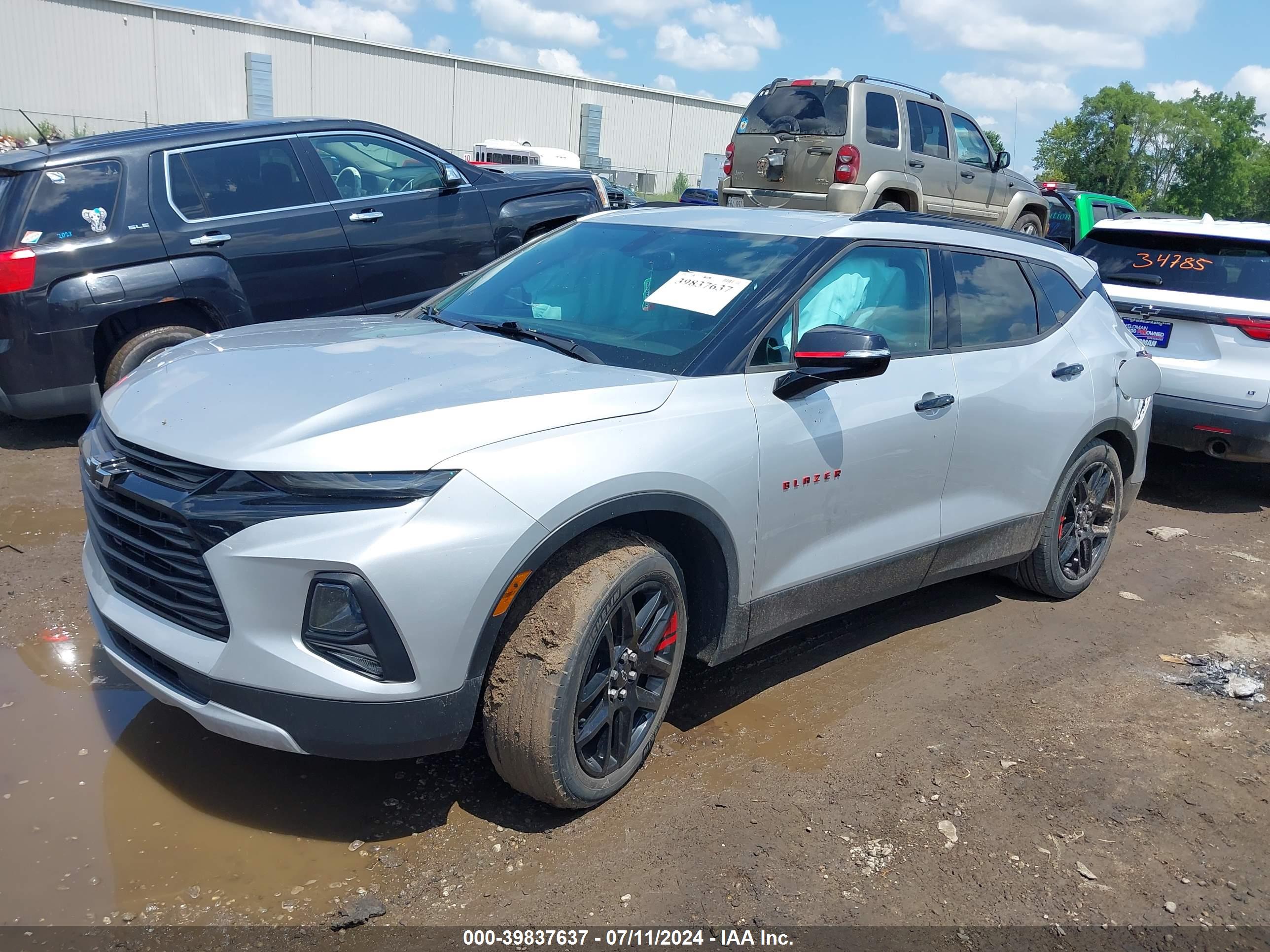 CHEVROLET BLAZER image 2
