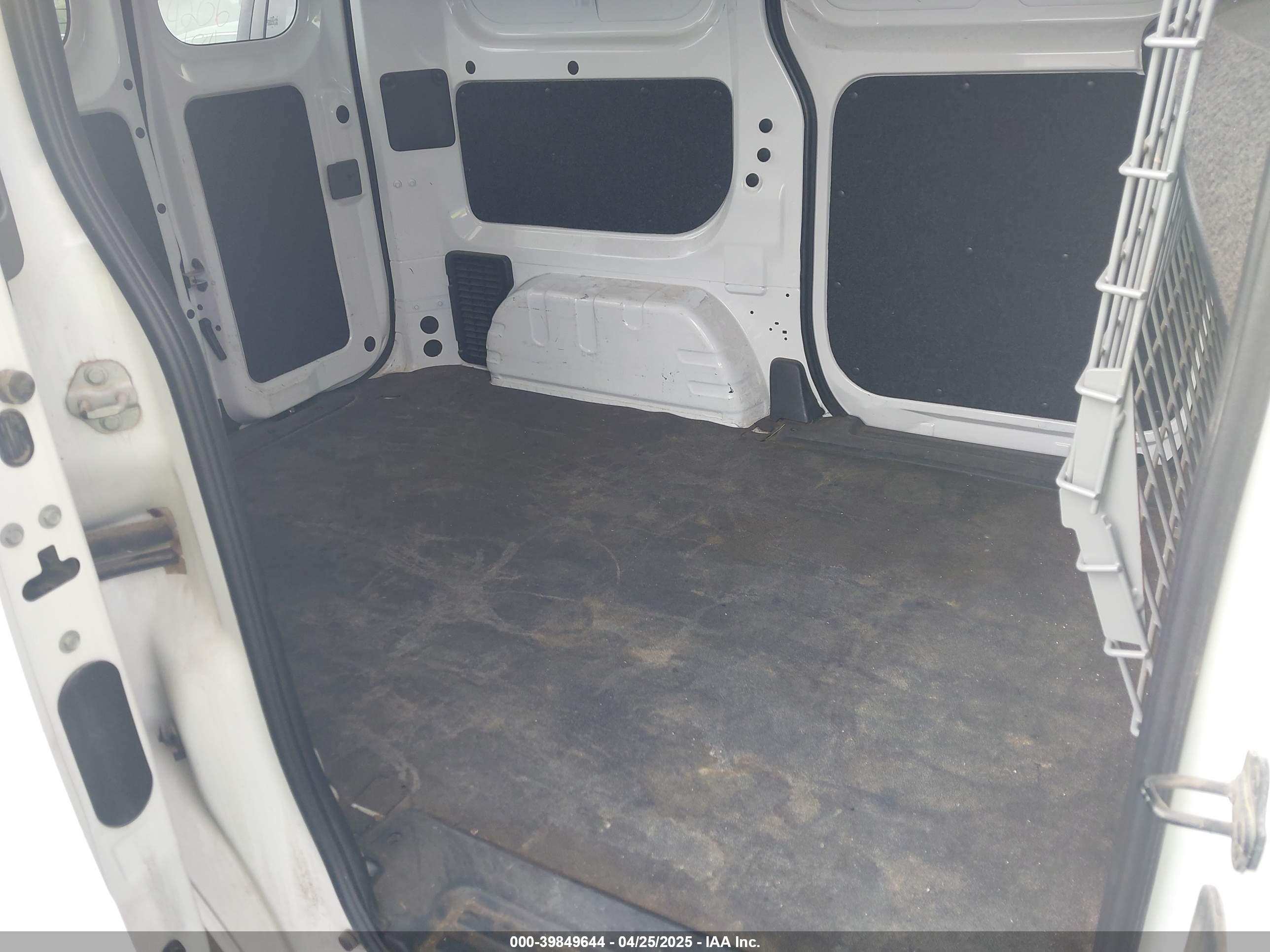 NISSAN NV200 image 8