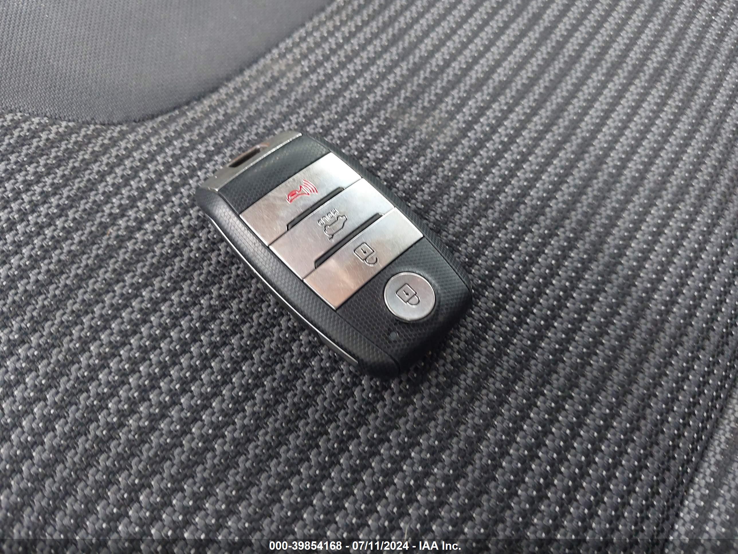 KIA NIRO image 11