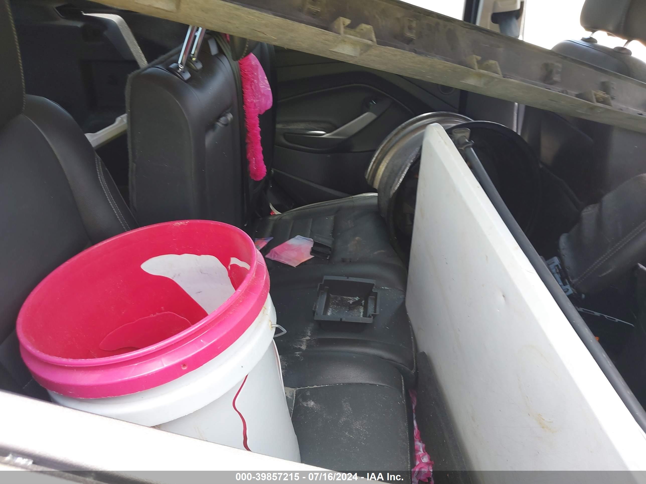 FORD ESCAPE image 8