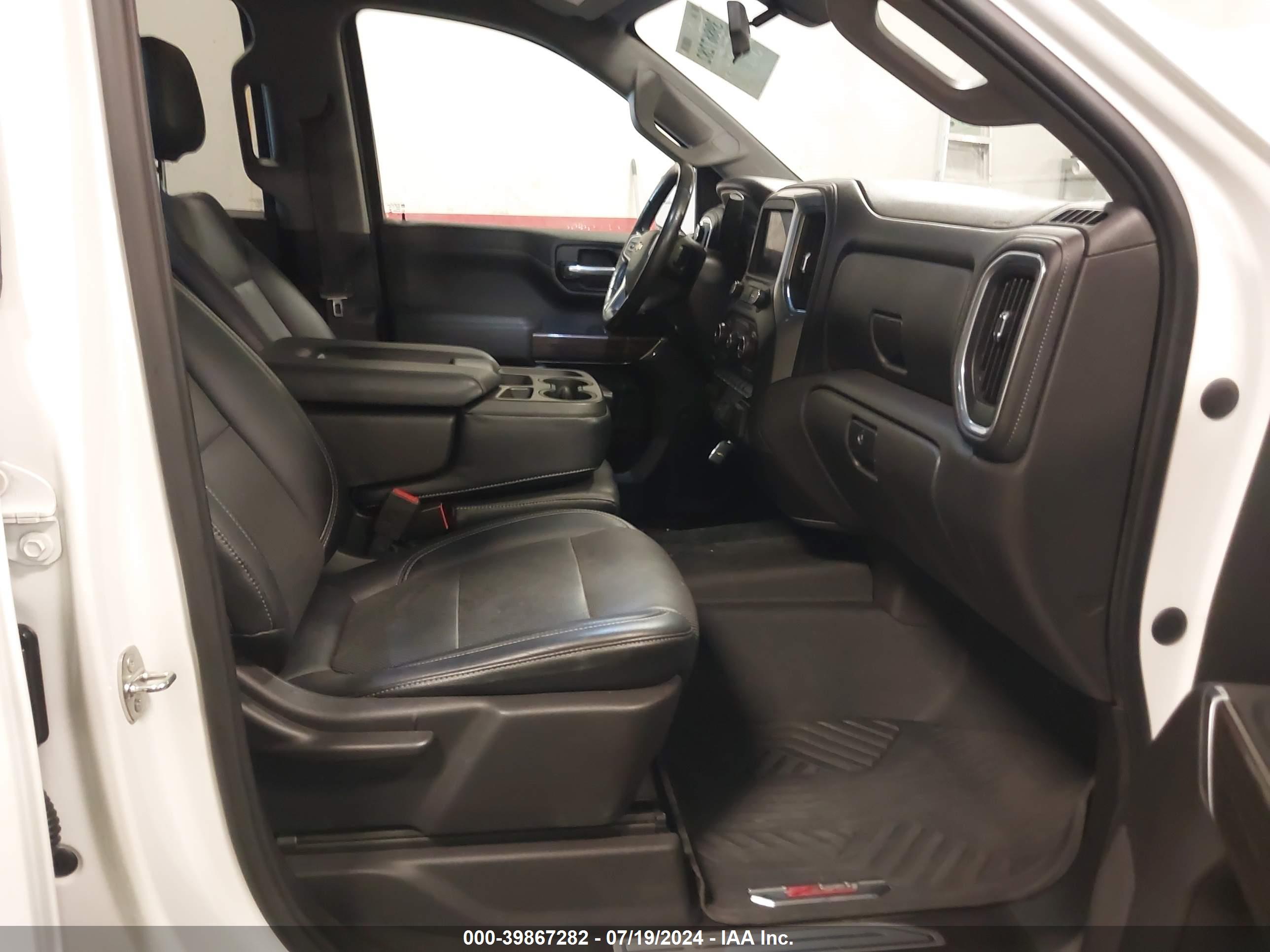 CHEVROLET SILVERADO image 5