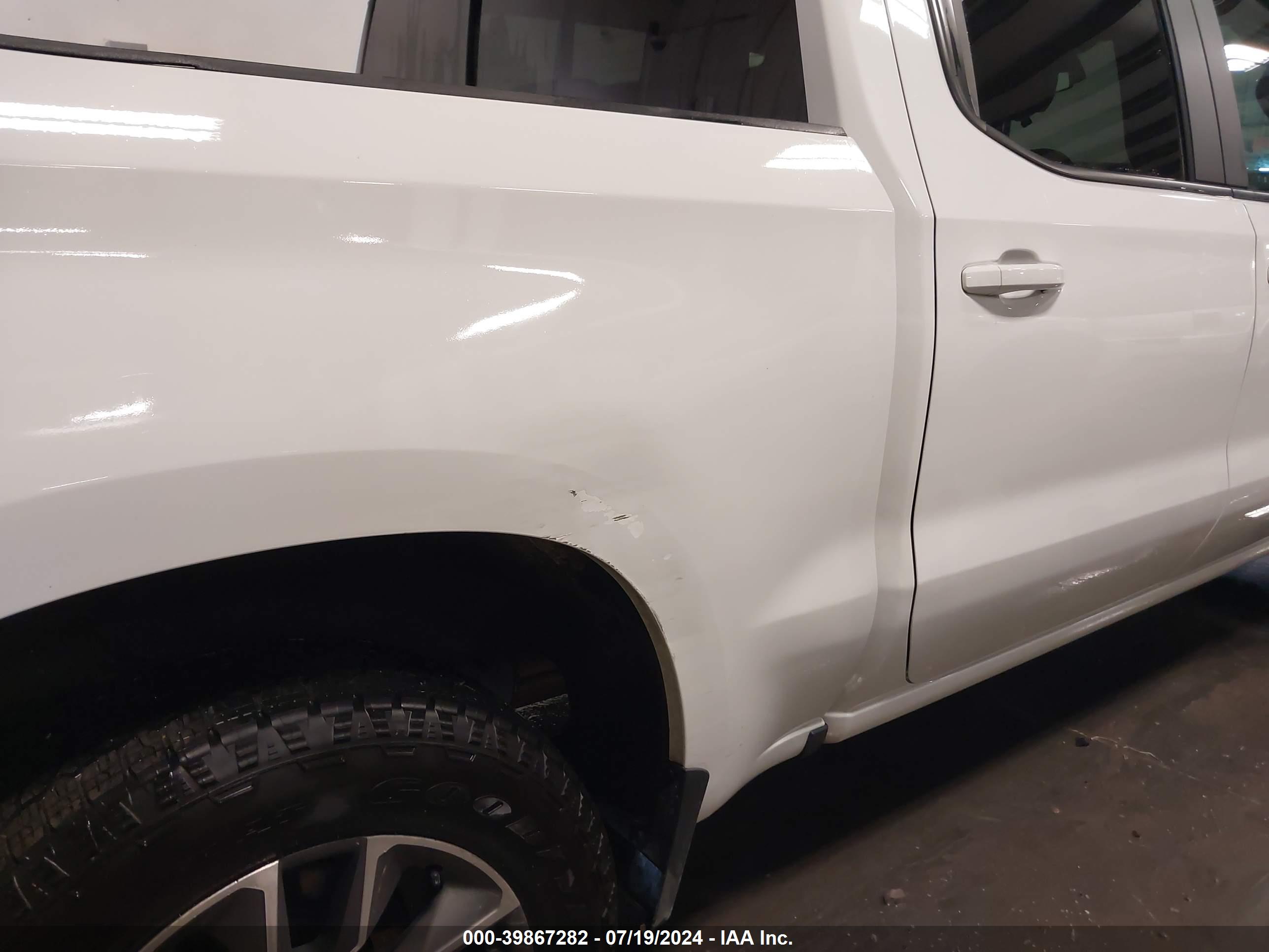 CHEVROLET SILVERADO image 6