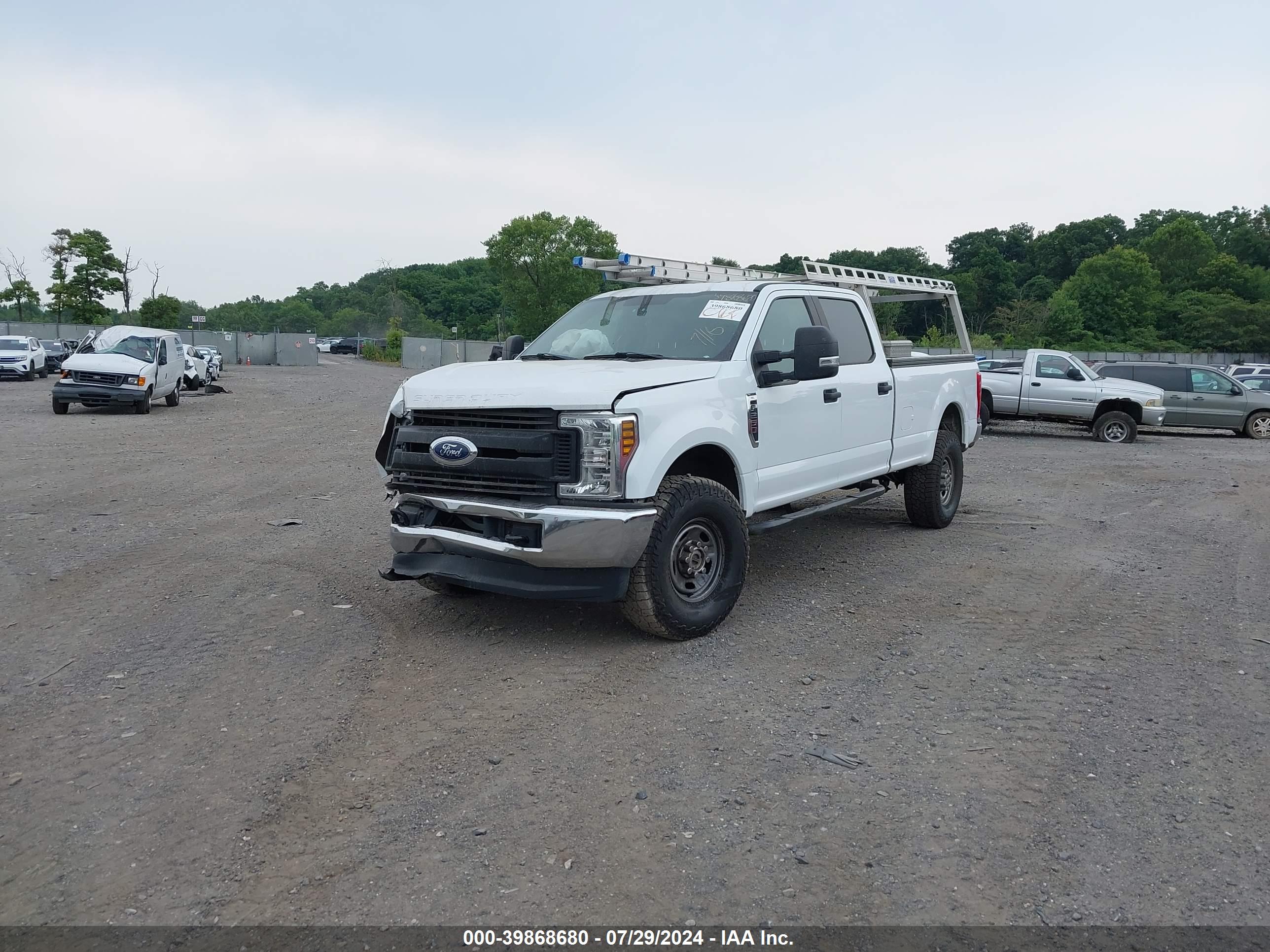 FORD F-250 image 2