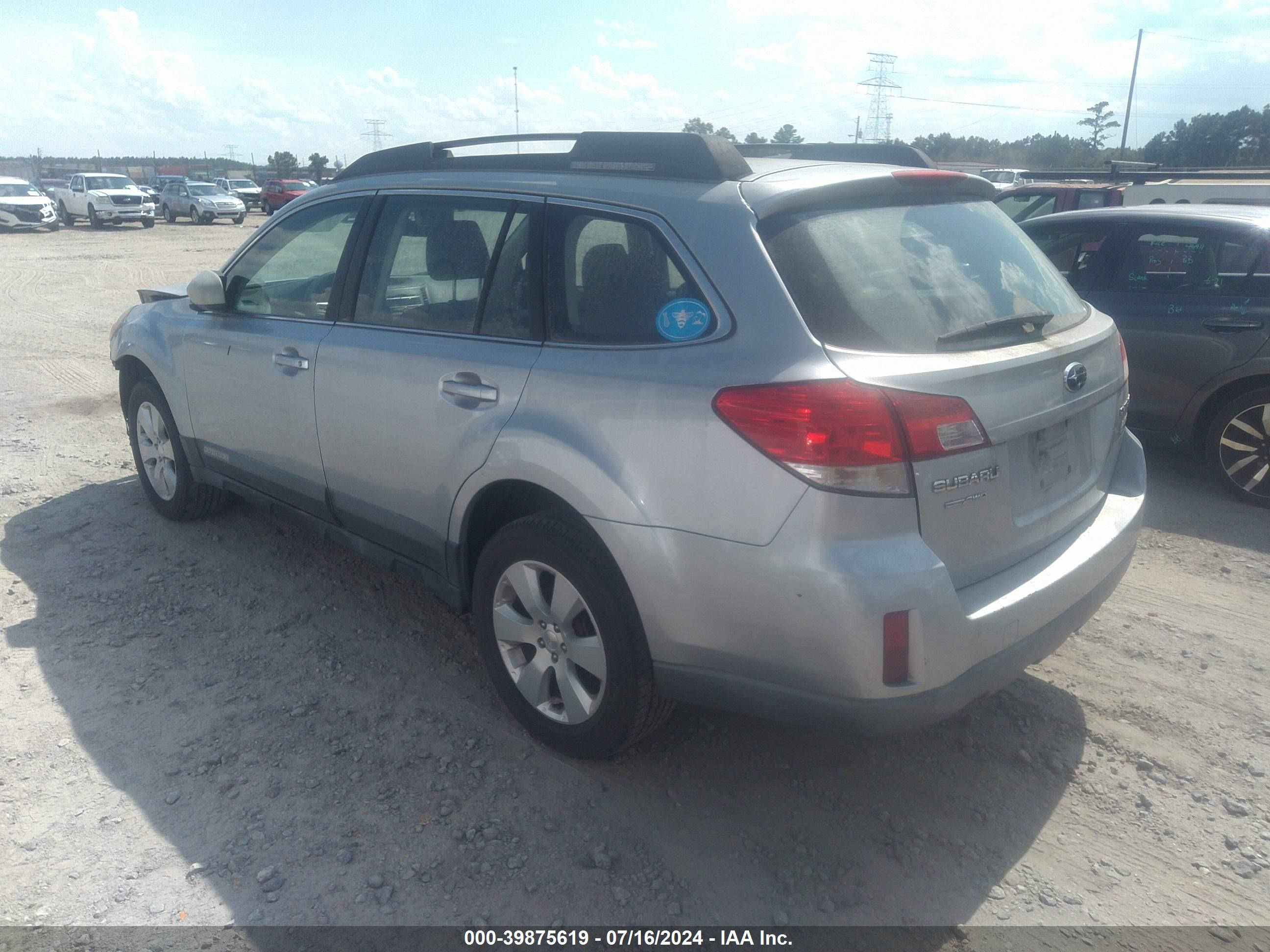 SUBARU OUTBACK image 3