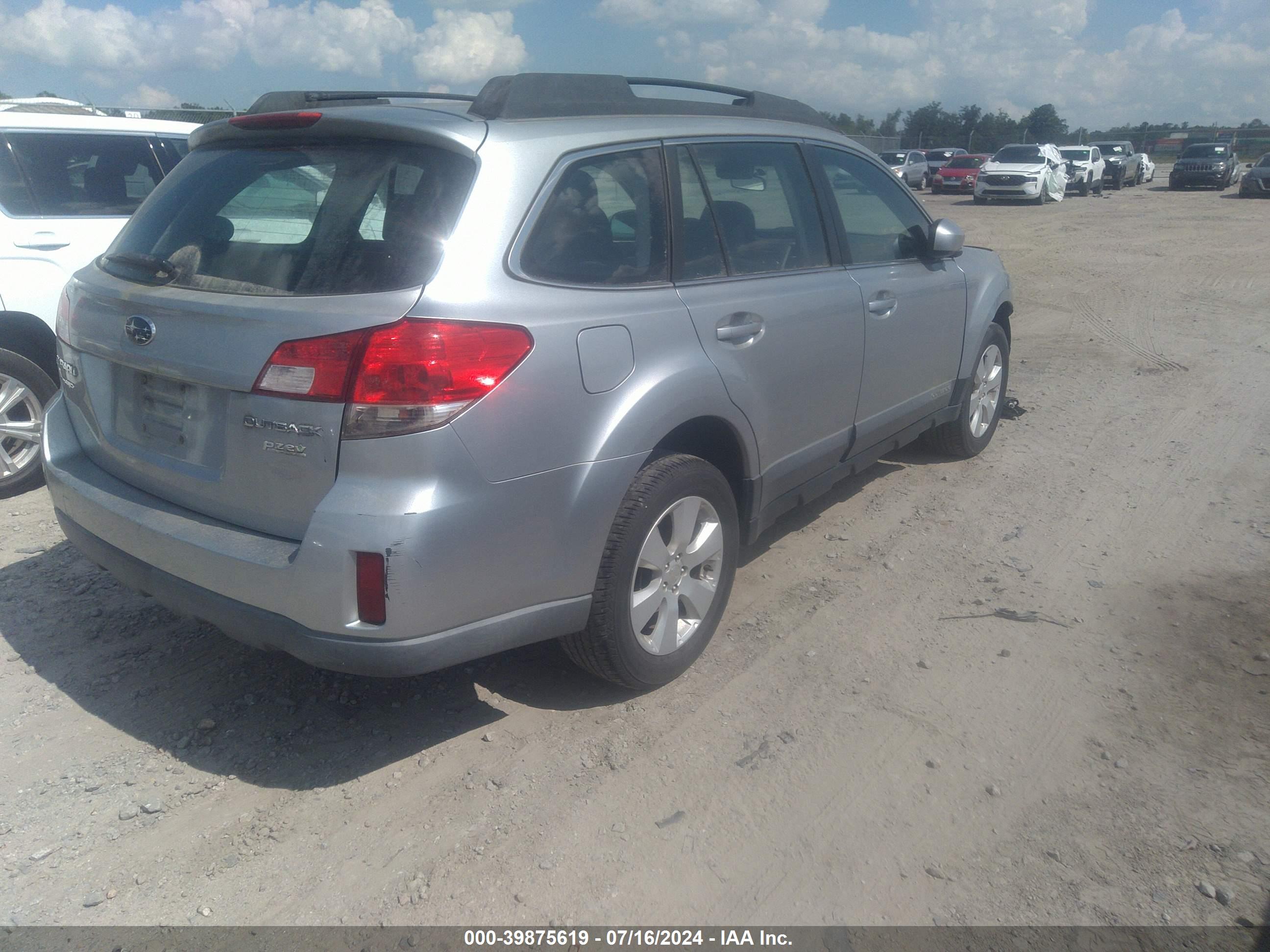 SUBARU OUTBACK image 4