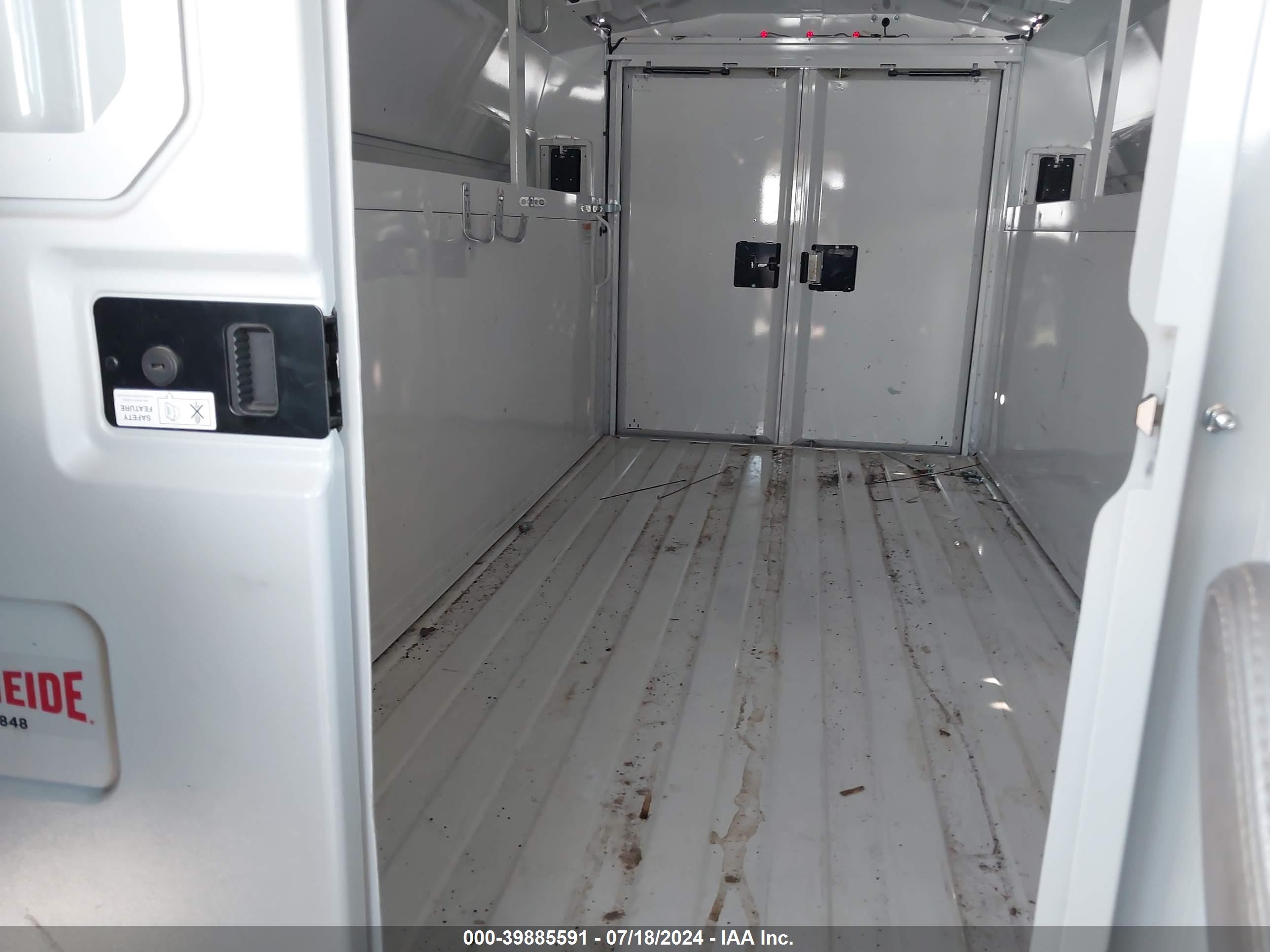 CHEVROLET EXPRESS image 7