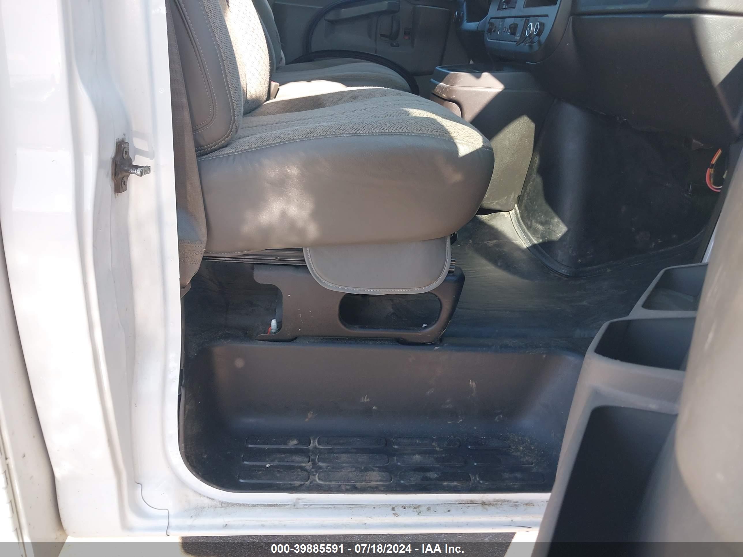 CHEVROLET EXPRESS image 8