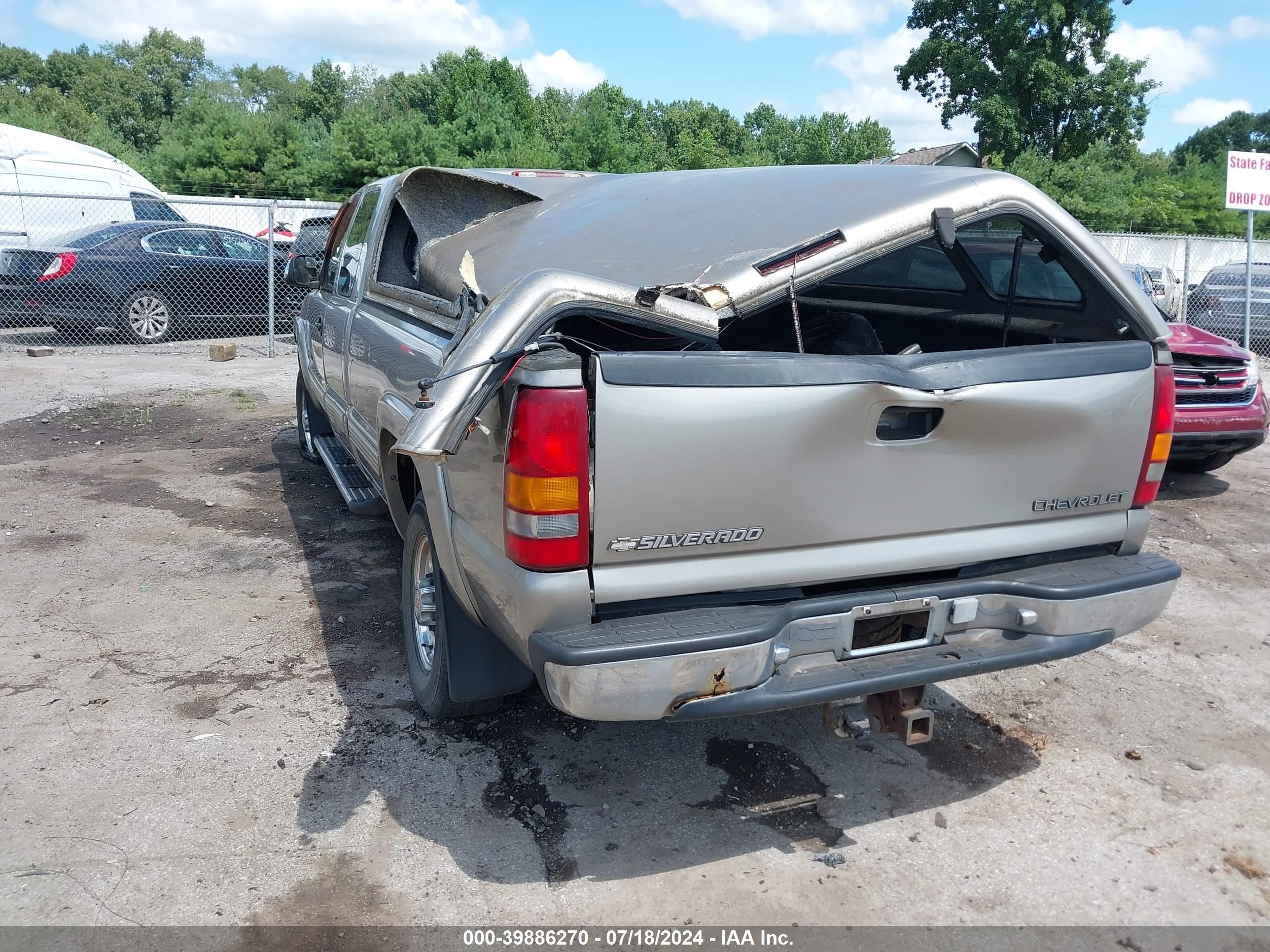 CHEVROLET SILVERADO image 3