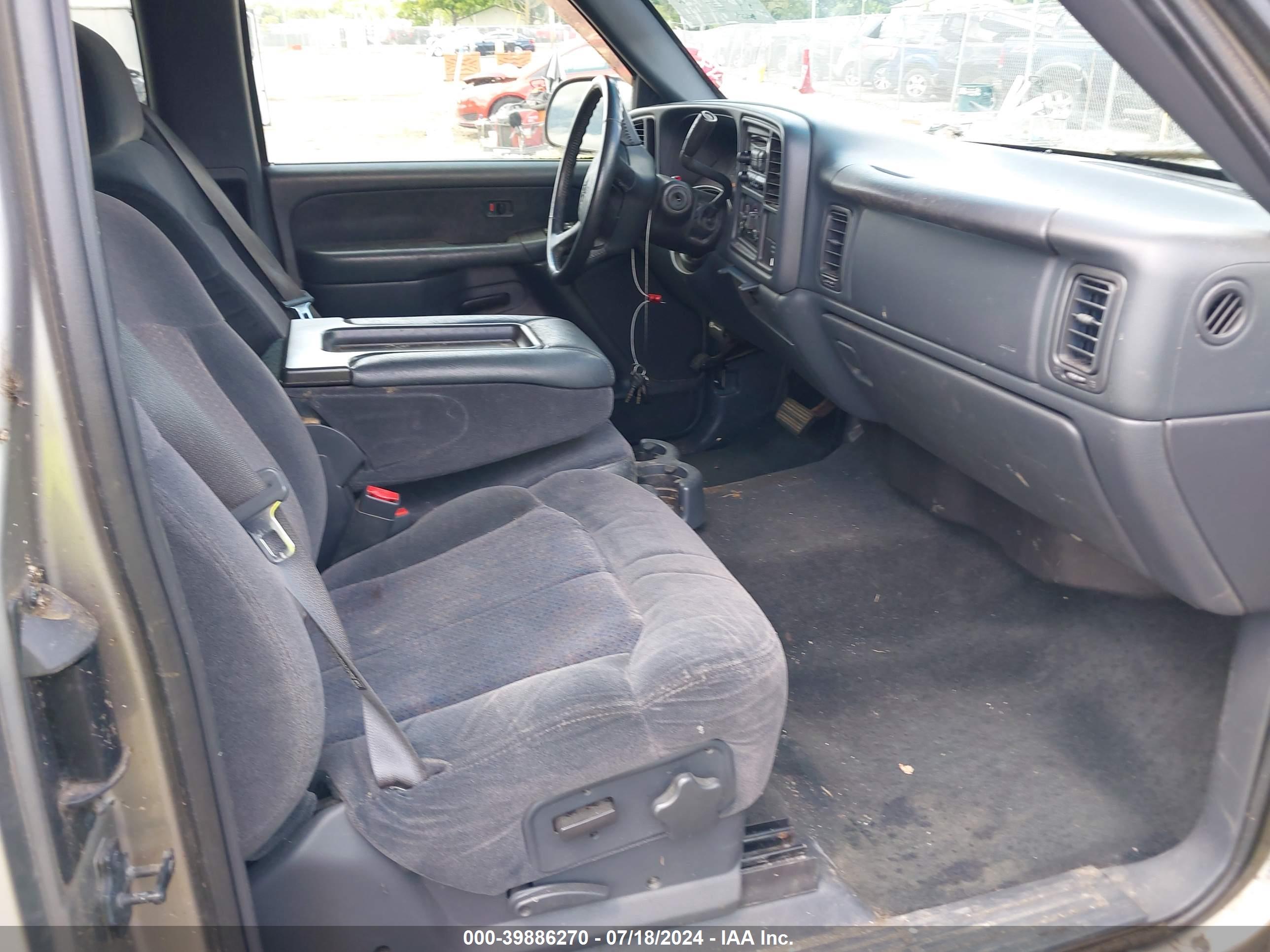CHEVROLET SILVERADO image 5